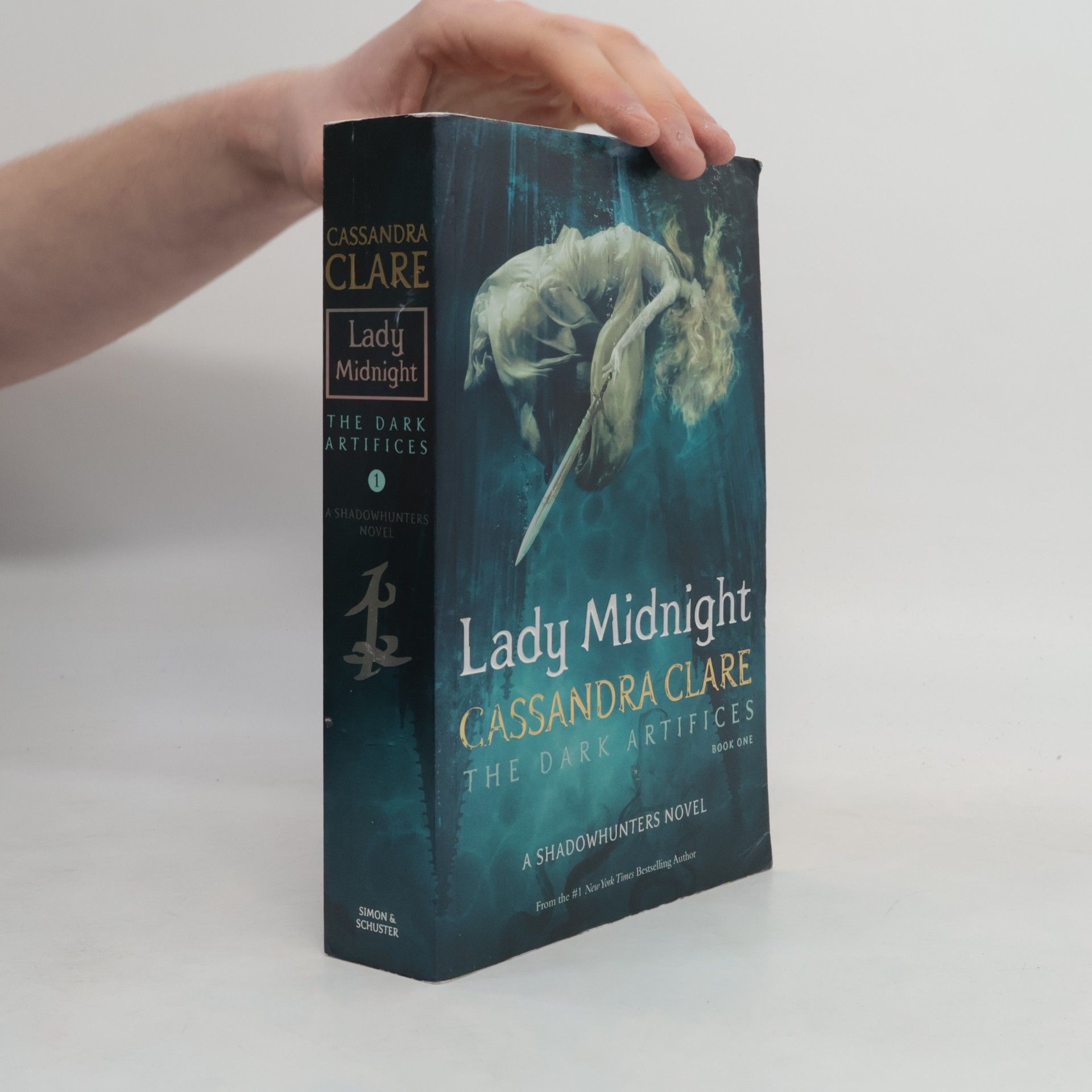 Cassandra Clare Lady Midnight. The dark artifices. Book one.