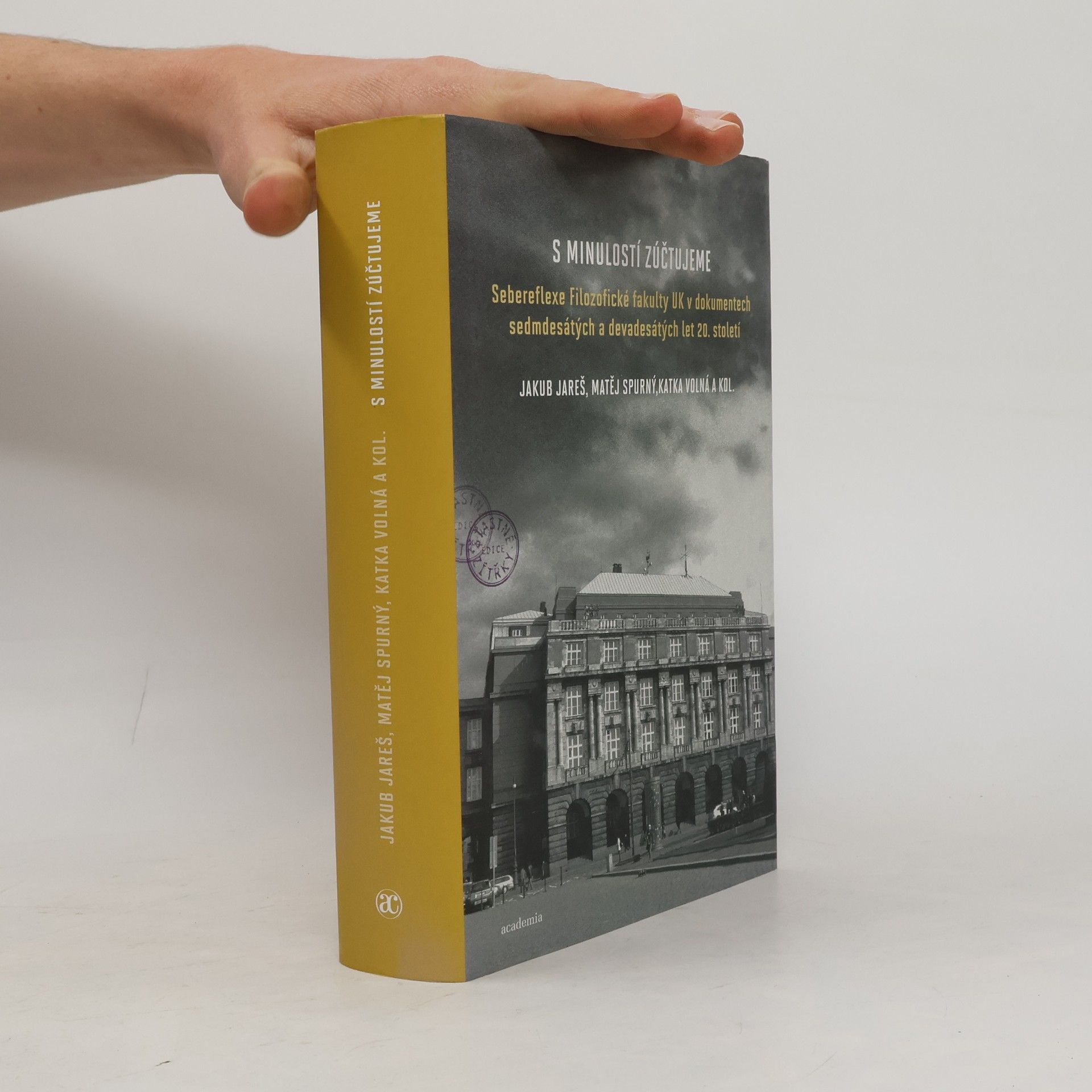 Jakub Jareš S minulostí zúčtujeme. Sebereflexe Filozofické fakulty UK v dokumentech sedmdesátých a devadesátých let 20. století