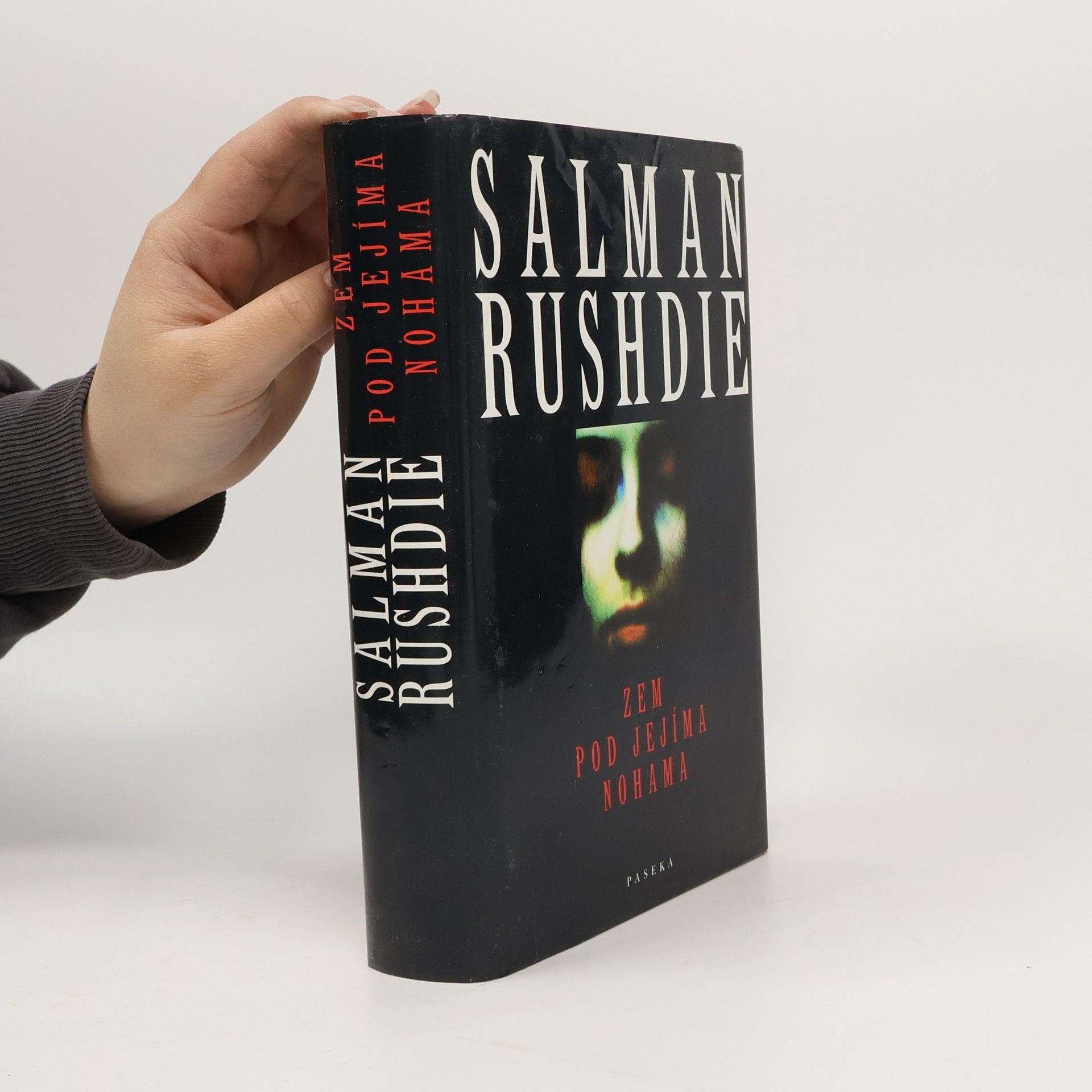 Salman Rushdie Zem pod jejíma nohama