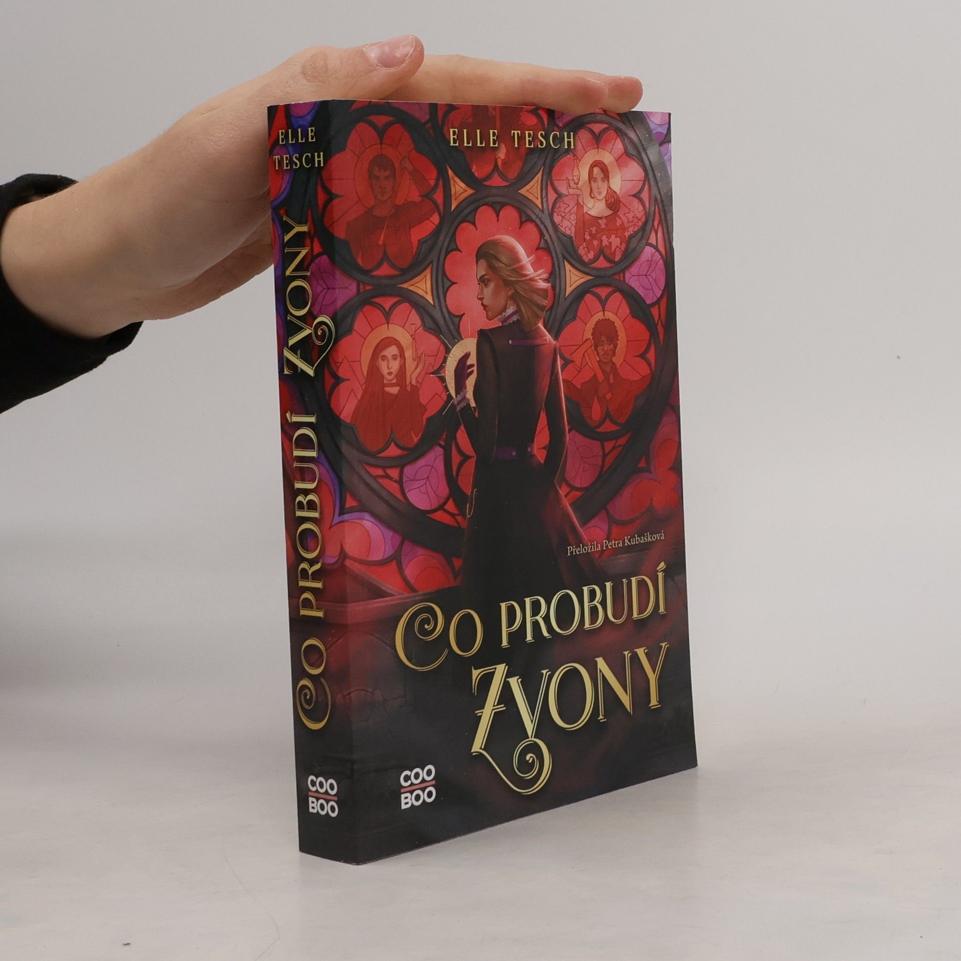 Elle Tesch Co probudí zvony