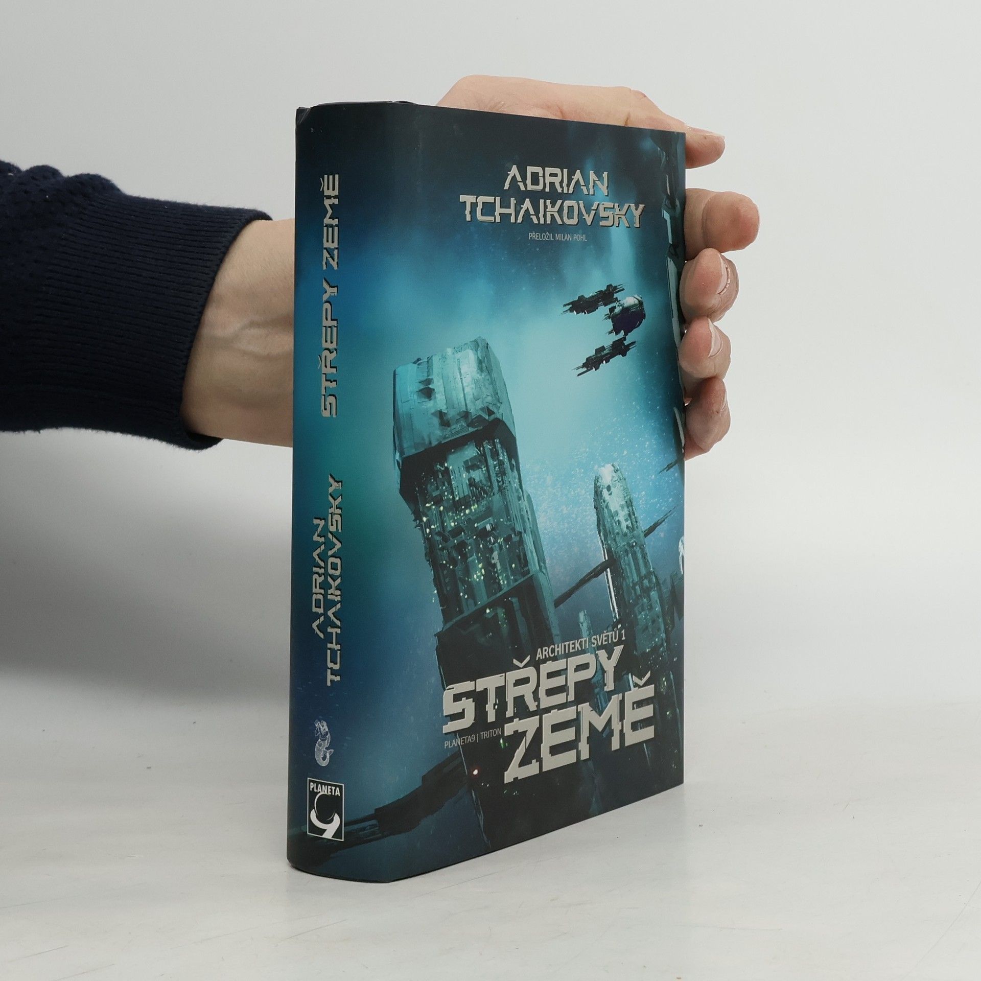 Adrian Tchaikovsky Architekti světů 1. Střepy Země