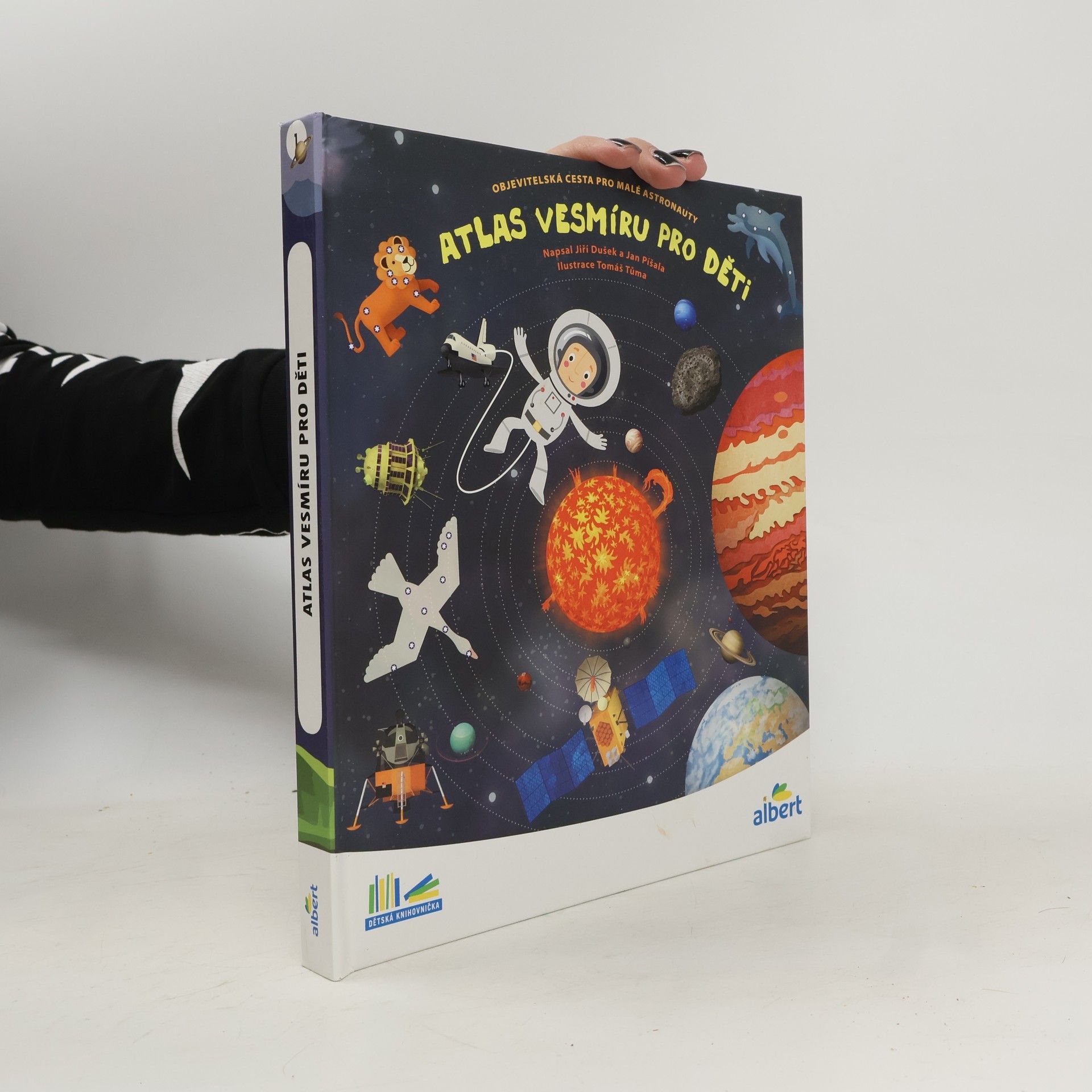 Atlas vesmíru pro děti: Objevitelská cesta pro malé astronauty