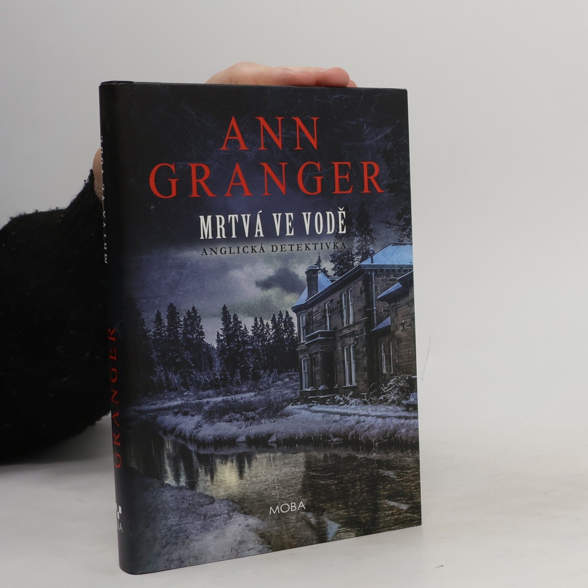Ann Granger Mrtvá ve vodě (zvlněný přebal)