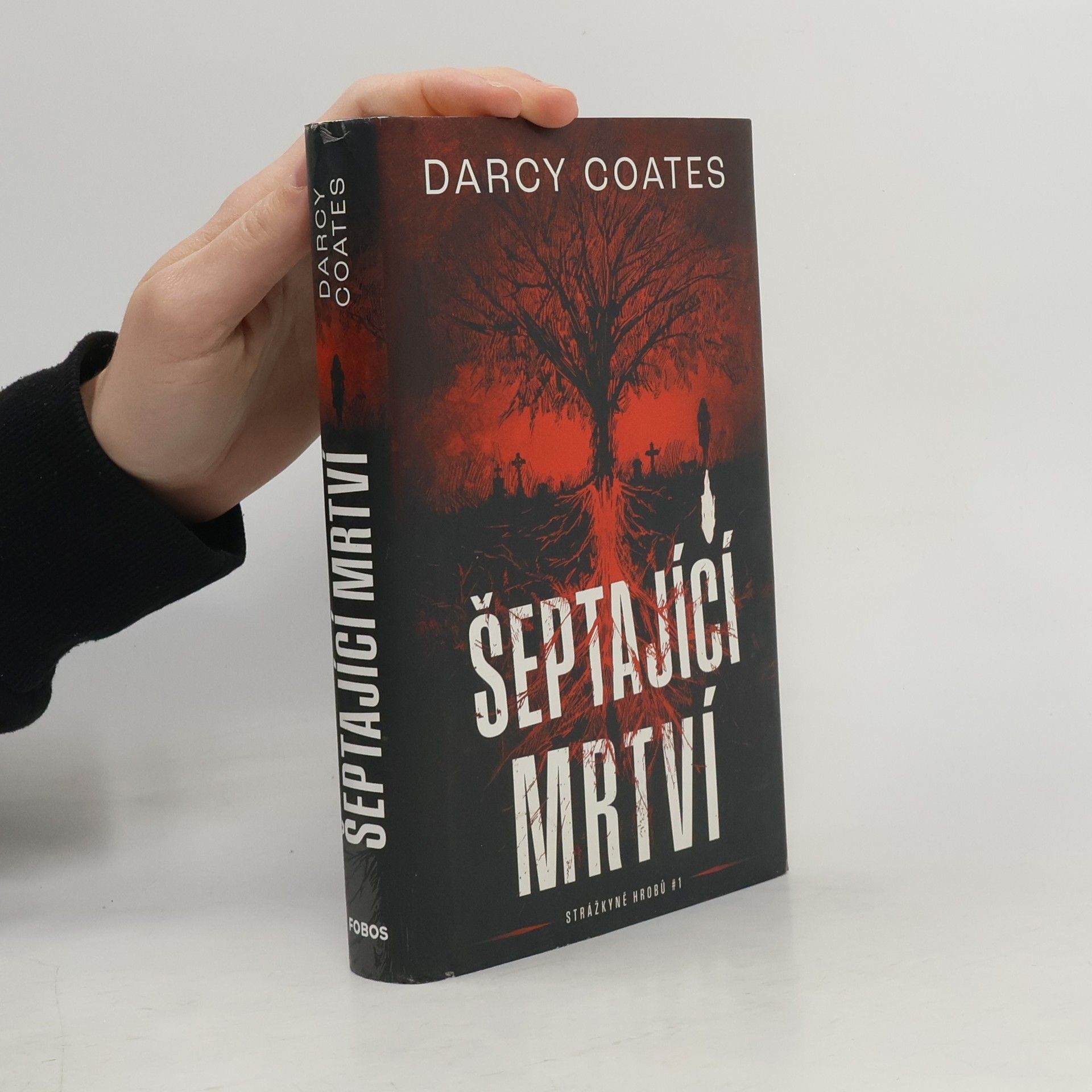 Darcy Coates Šeptající mrtví