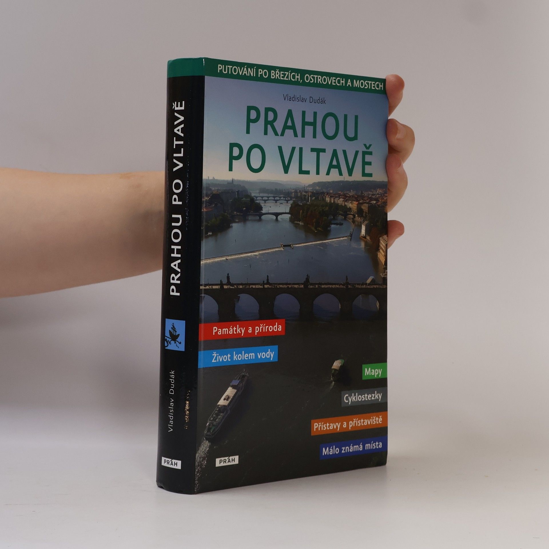 Jiří Podrazil Prahou po Vltavě