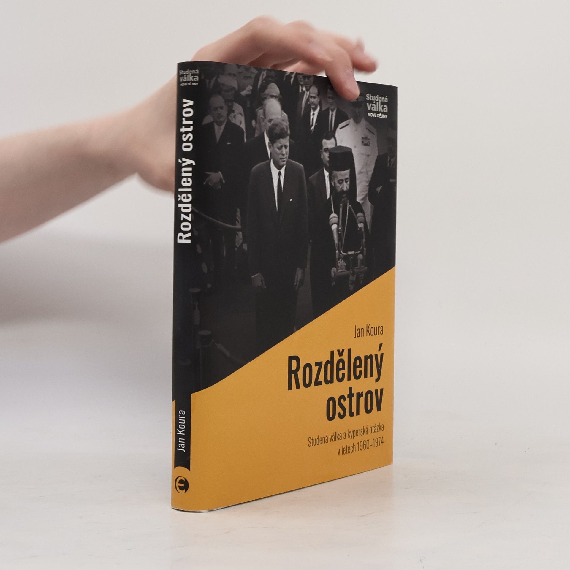 Rozdělený ostrov, Studená válka a kyperská otázka v letech 1960-1974