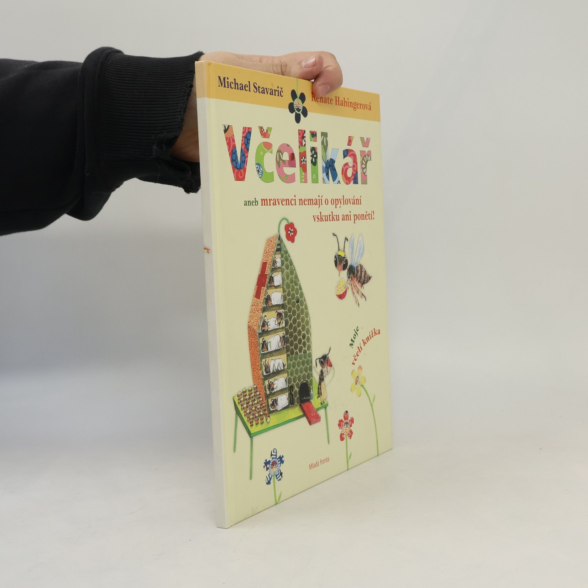 Včelikář, aneb, Mravenci nemají o opylování vskutku ani ponětí!