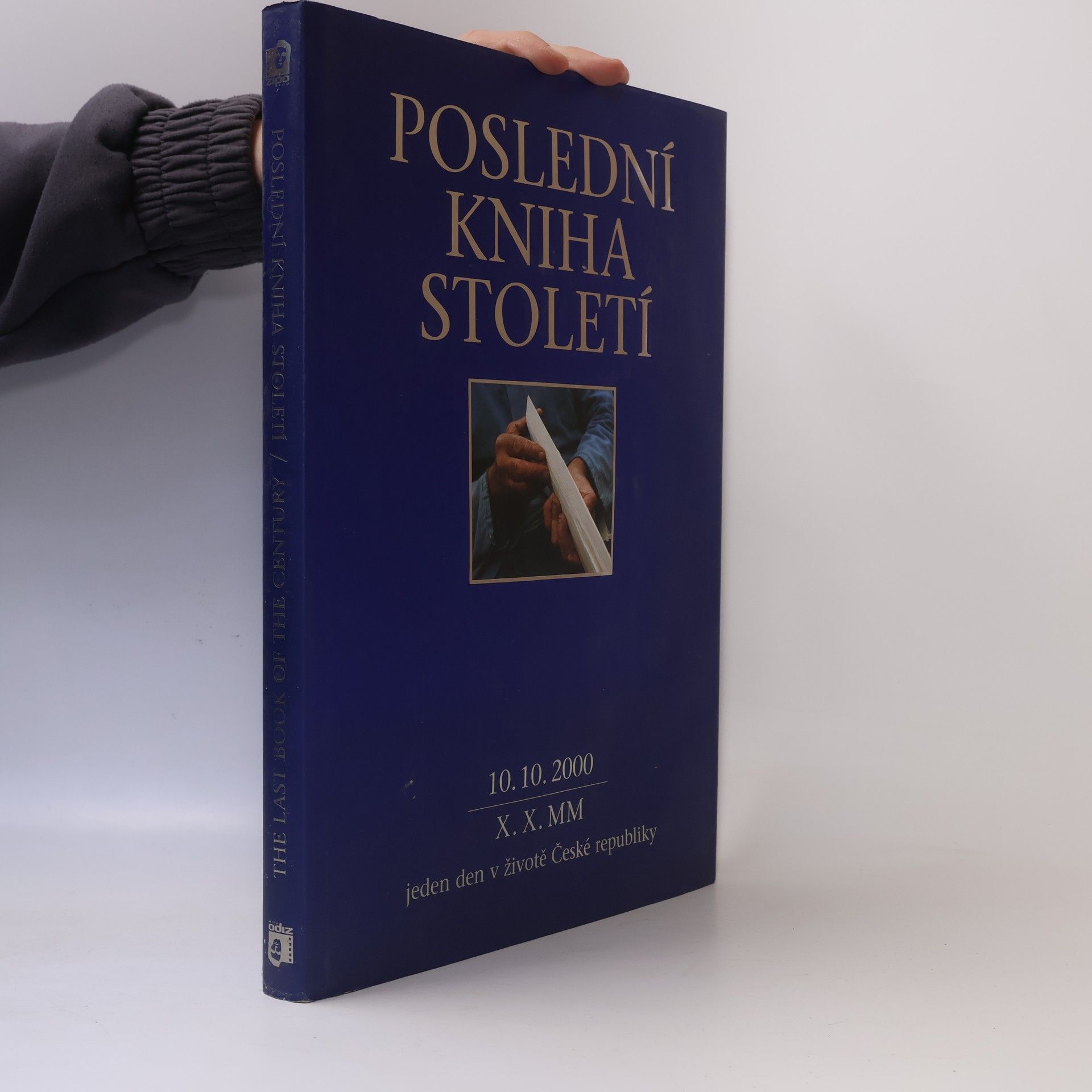 Adolf Zika Poslední kniha století. Jeden den v životě České republiky 10. 10. 2000. The Last Book of the Century.