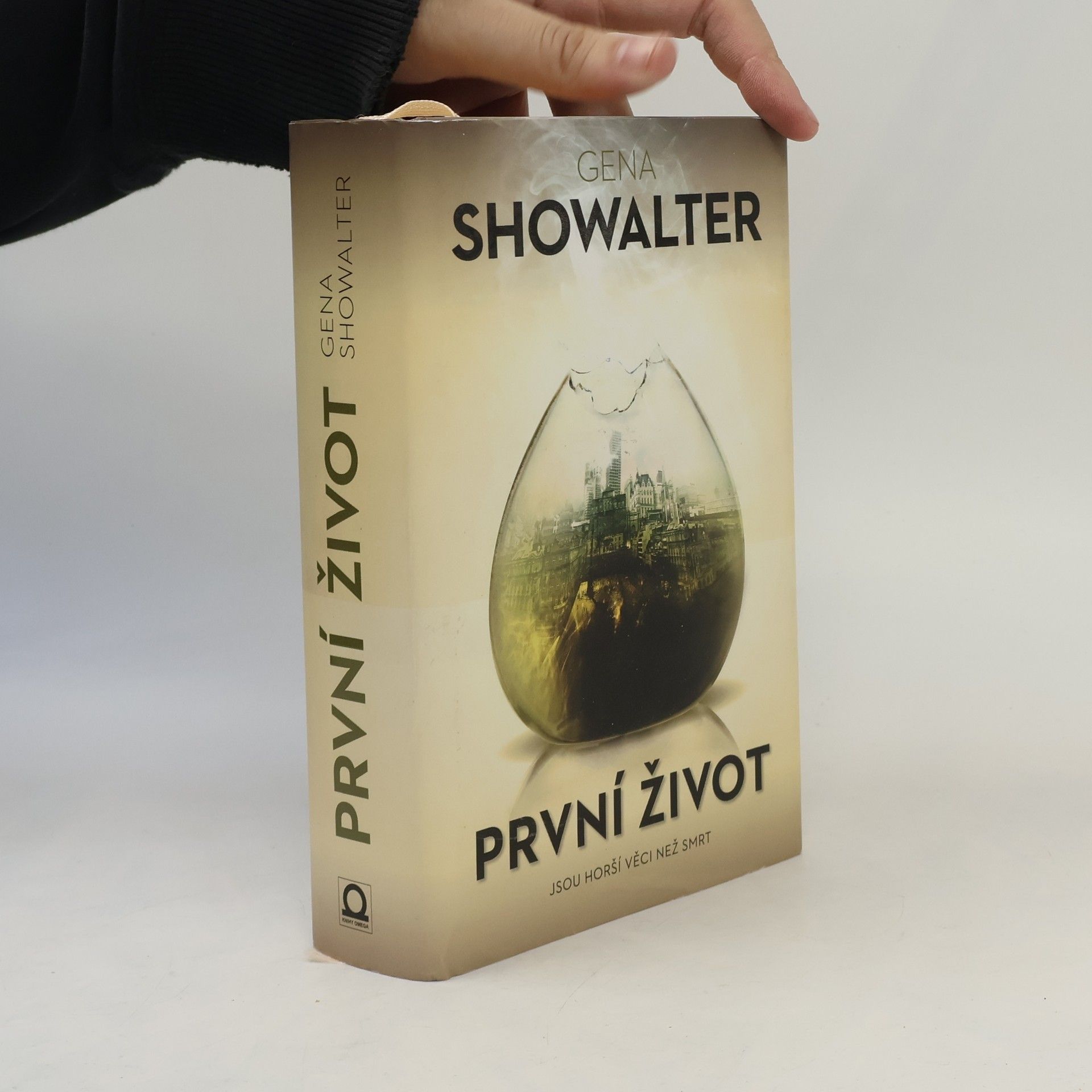 Gena Showalter První život