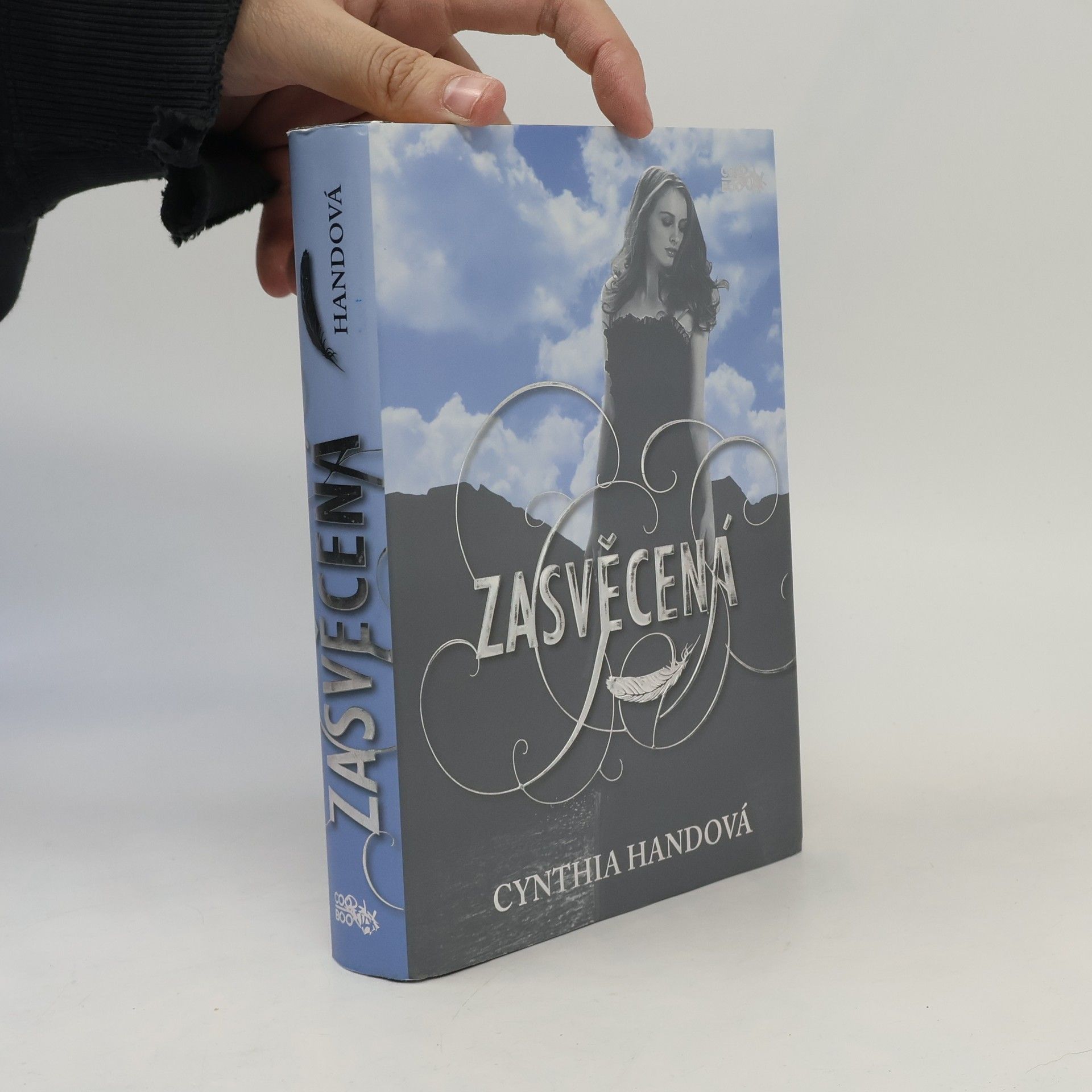 Cynthia Hand Zasvěcená. Druhý díl
