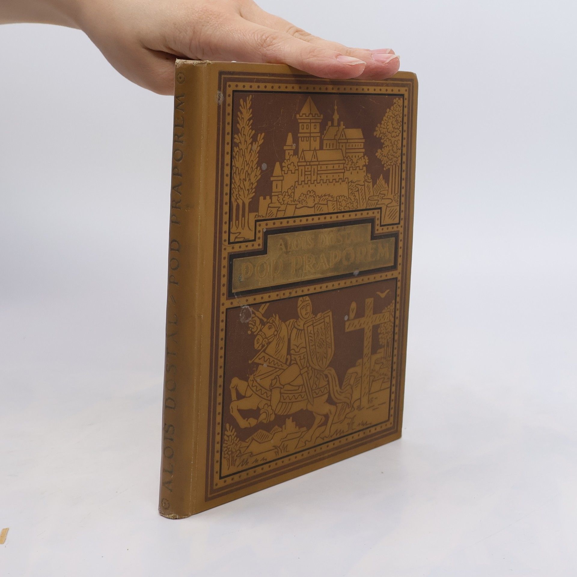 Pod praporem blankytné barvy