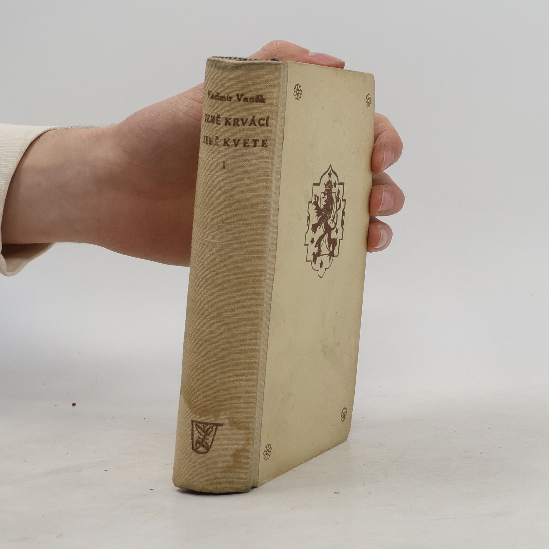 Vaněk Vladimír Země krvácí - země kvete I