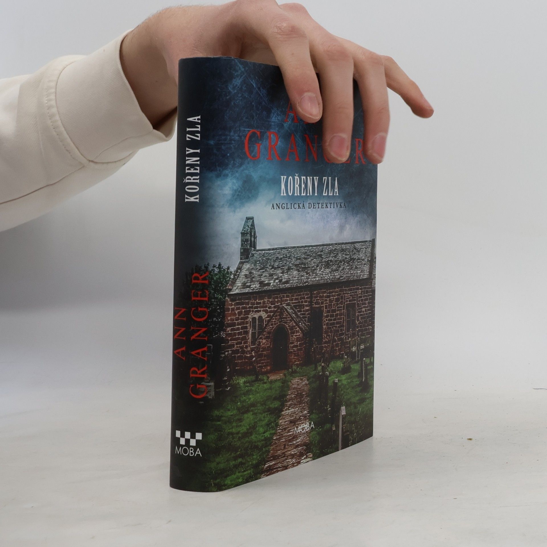 Ann Granger Kořeny zla