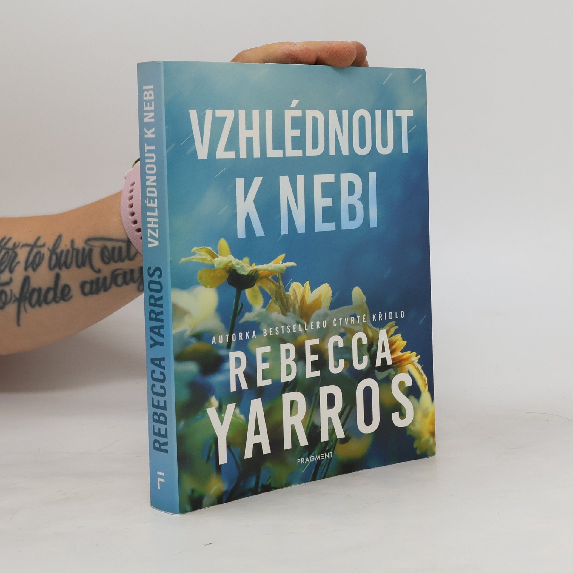 Rebecca Yarros Vzhlédnout k nebi