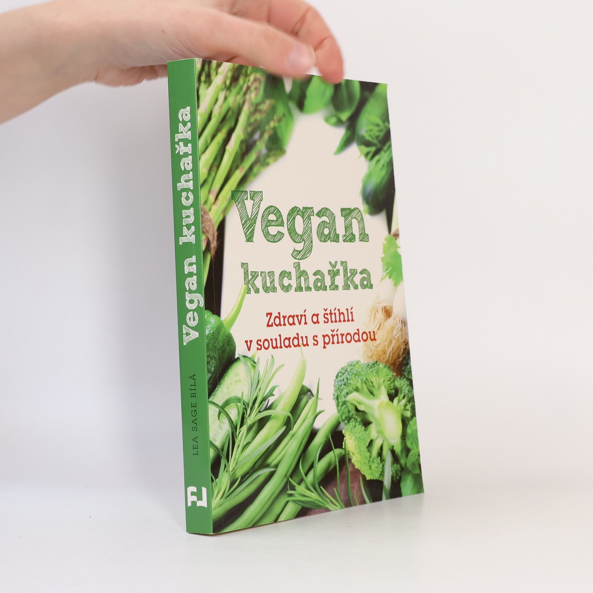 Lea Sage Bílá Vegan kuchařka: Zdraví a štíhlí v souladu s přírodou