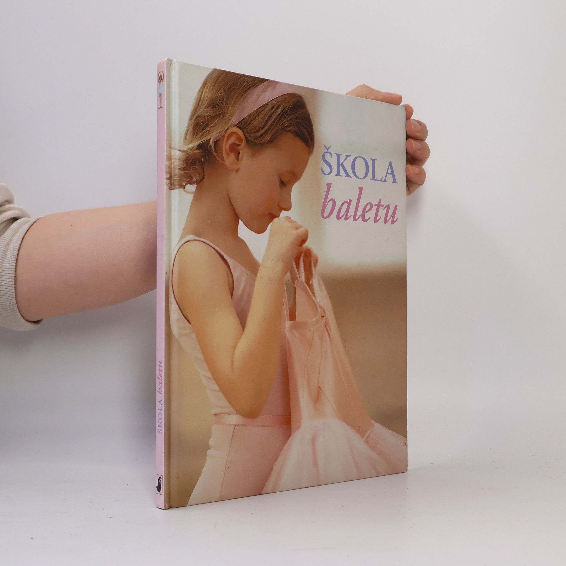 Naia Bray Moffatt Škola baletu : naučte se tančit s žáky britské Central school of ballet