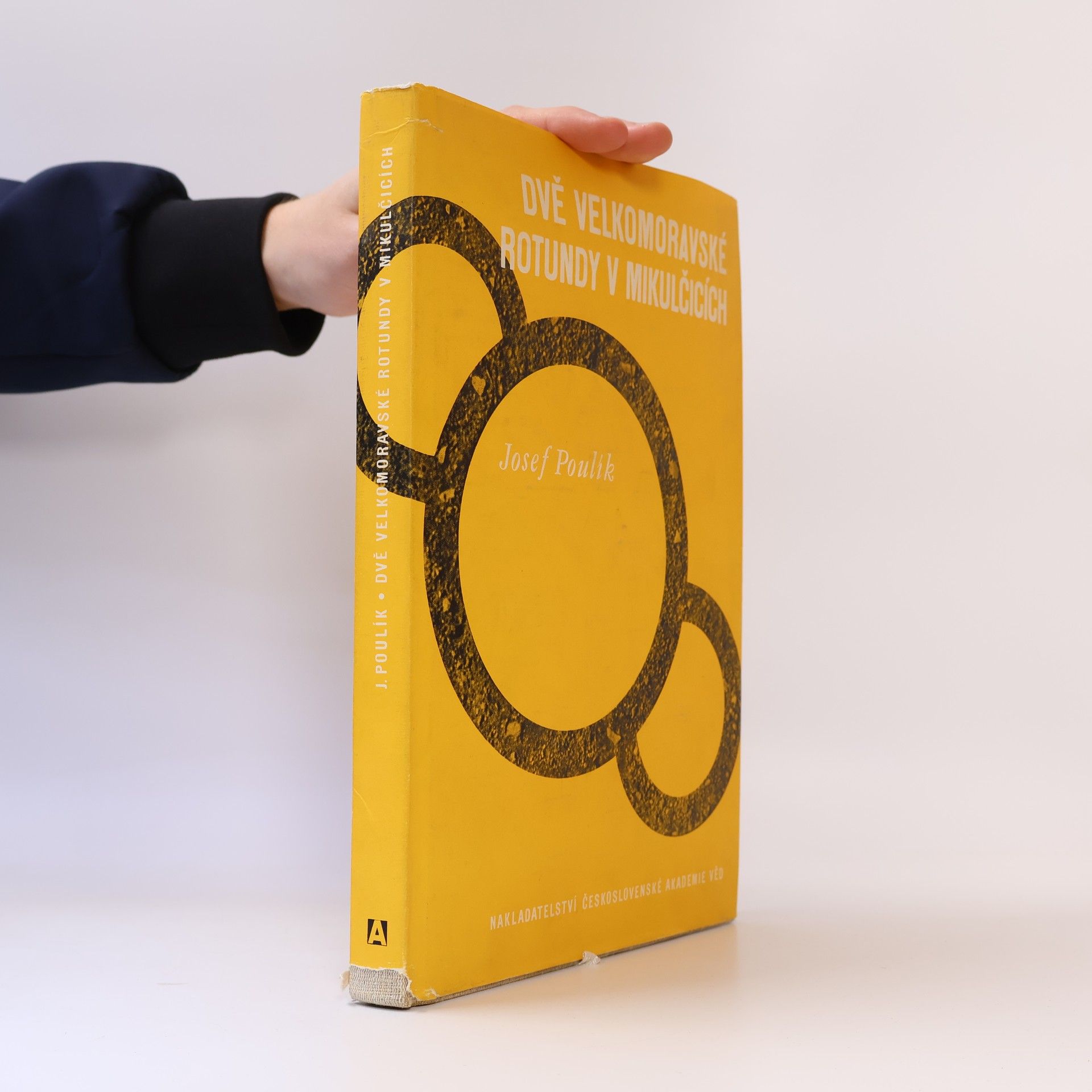 Josef Poulík Dvě velkomoravské rotundy v Mikulčicích