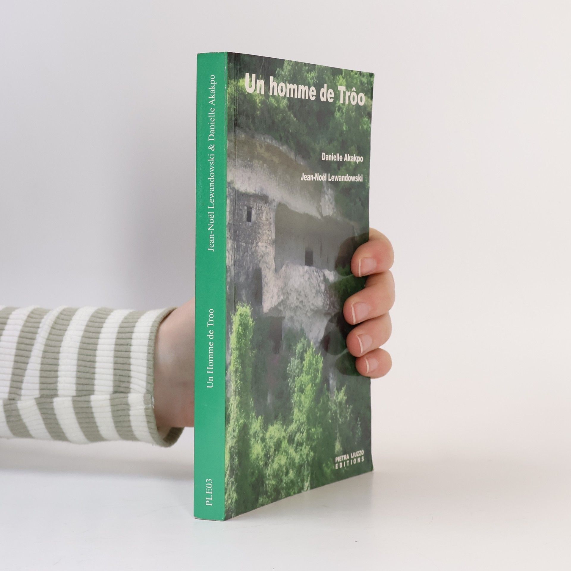 Danielle Akakpo Un homme de Trôo