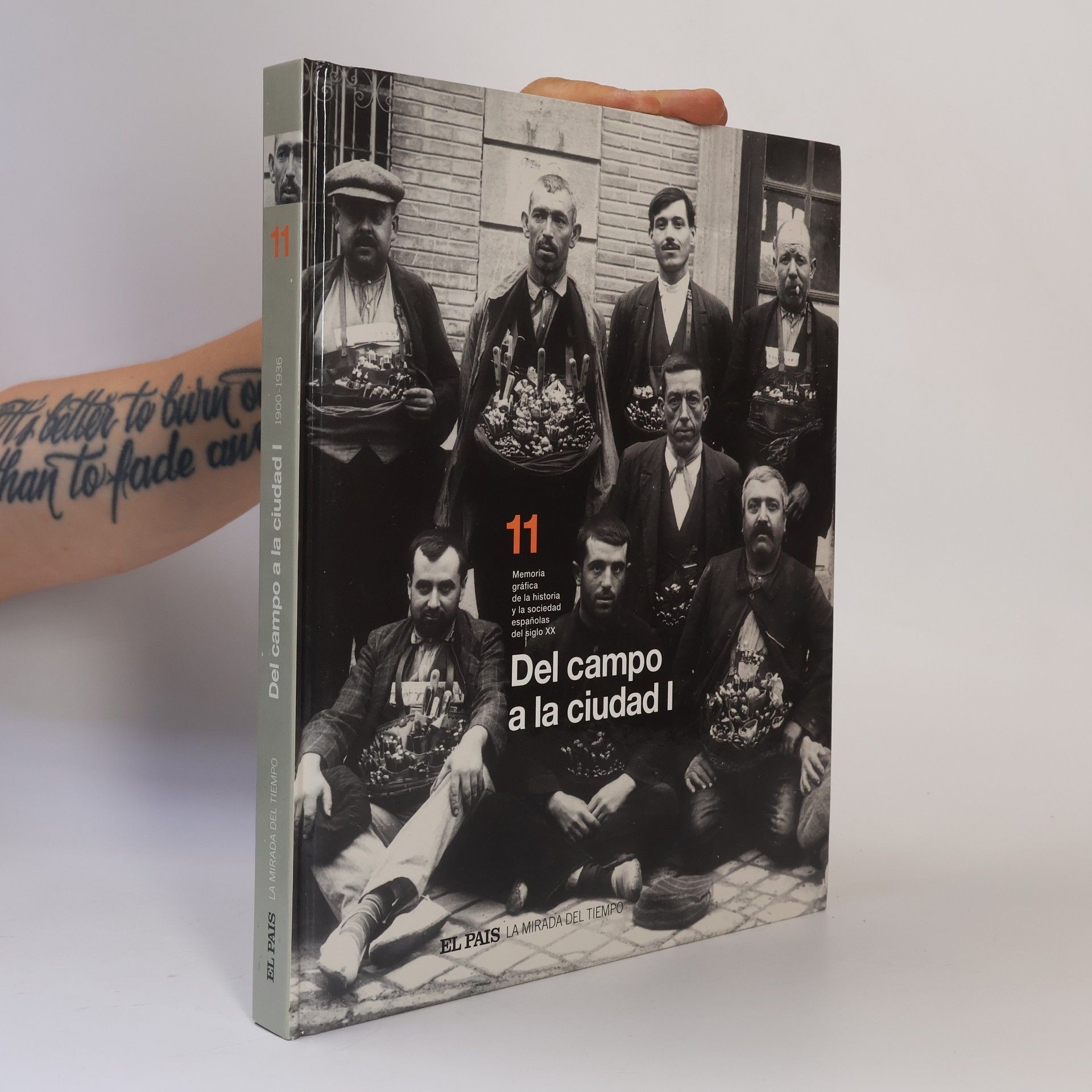 Various authors Memoria gráfica de la historia y la sociedad españolas del siglo XX. Del campo a la ciudad I. Prólogo de Clara Sánchez.