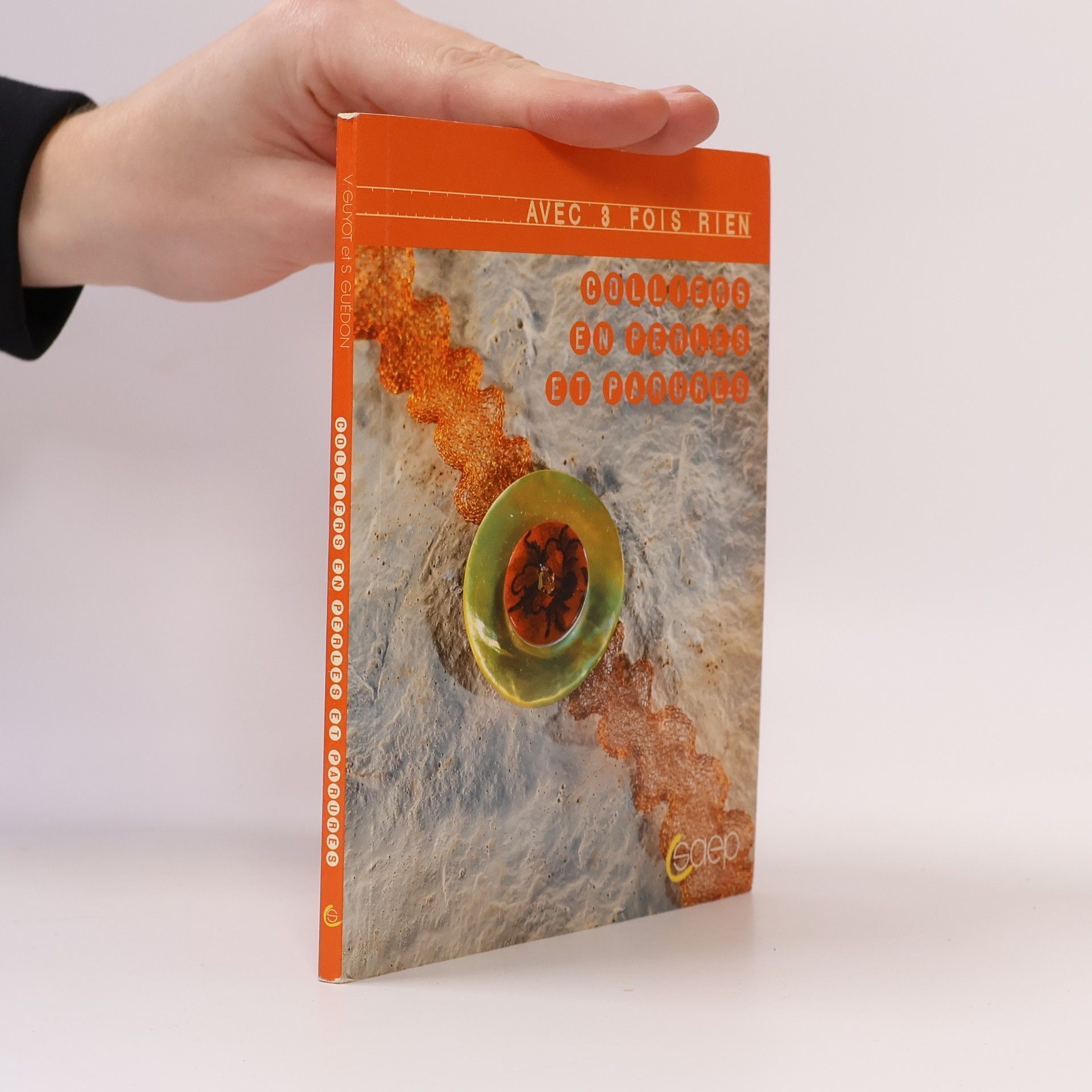 Virginie Guyot Vingt-cinq colliers en perles et parures