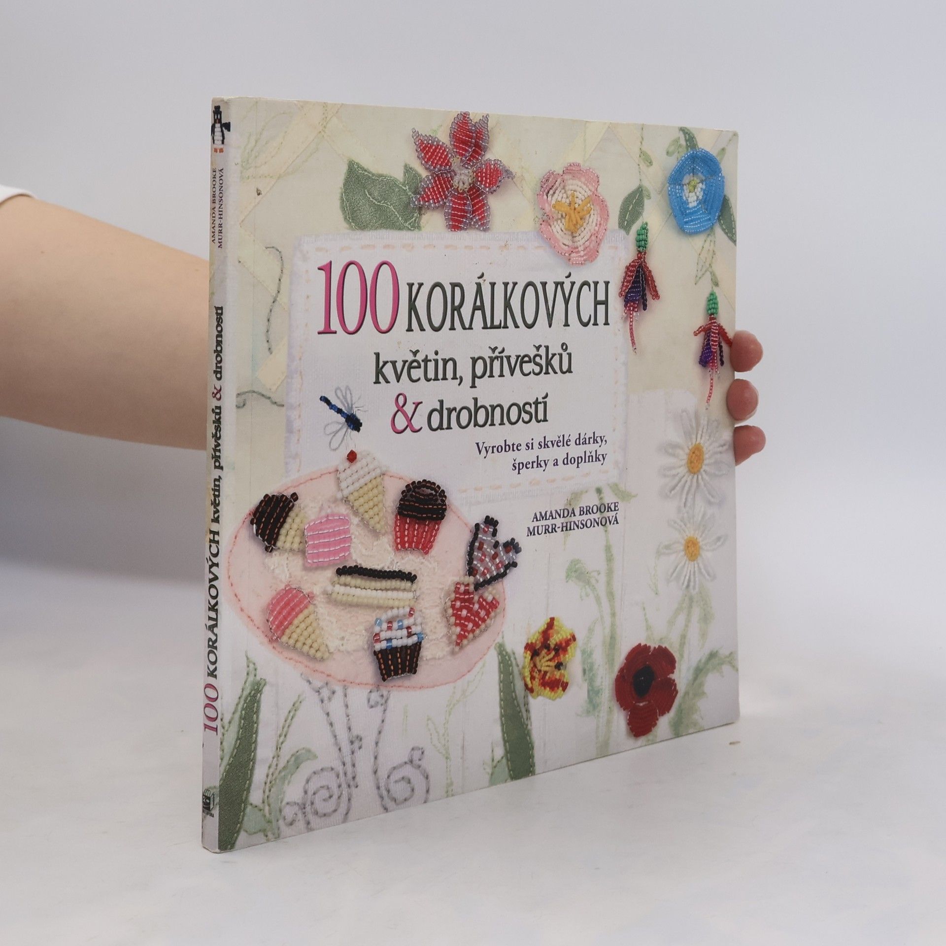 Amanda Brooke MurrHinson 100 korálkových květin, přívěsků a drobností
