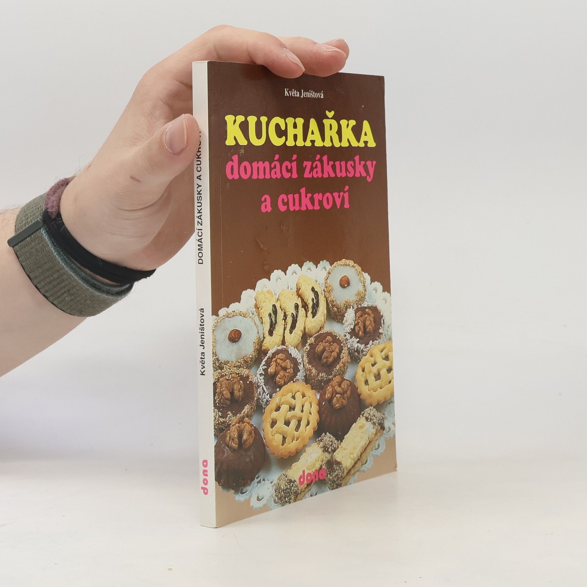 Jeništová Květa Kuchařka: Domácí zákusky a cukroví