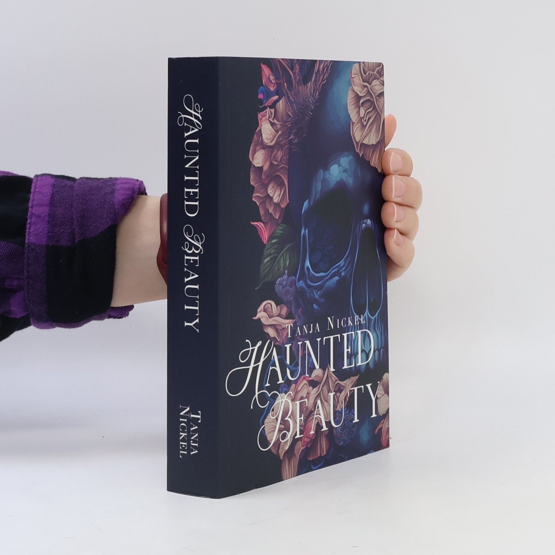 Haunted Beauty. Mit wunderschönem Farbschnitt