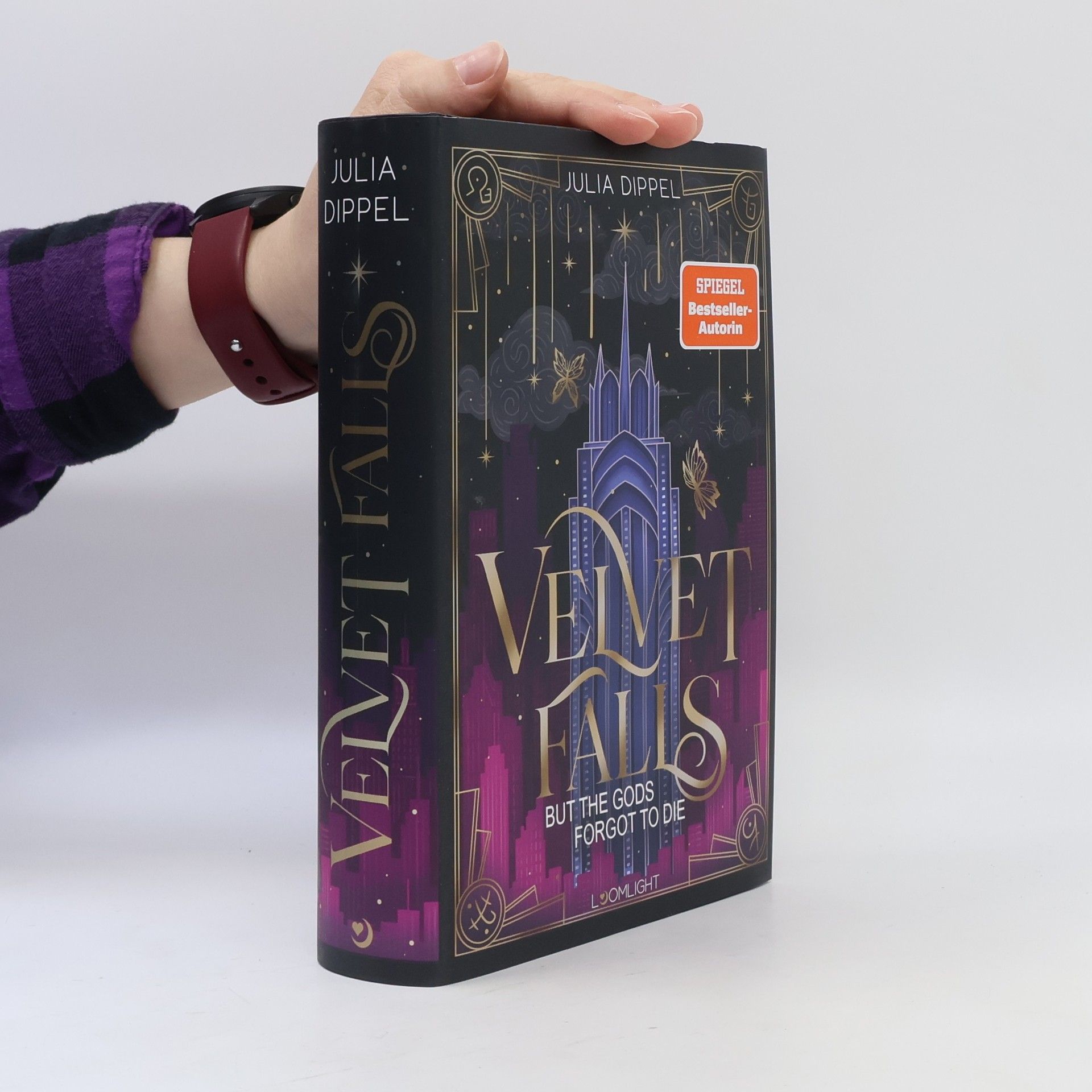 Julia Dippel Velvet-Dilogie - 1: Velvet Falls, But The Gods Forgot To Die