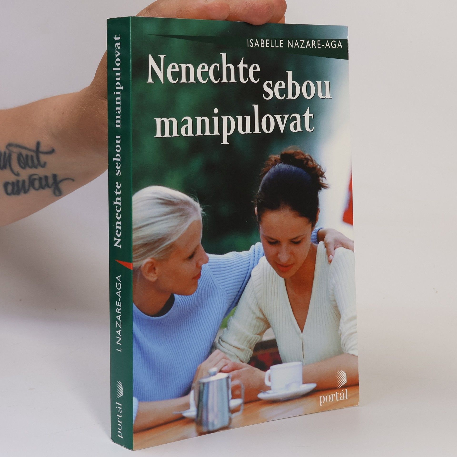 Isabelle Nazare-Aga Nenechte sebou manipulovat