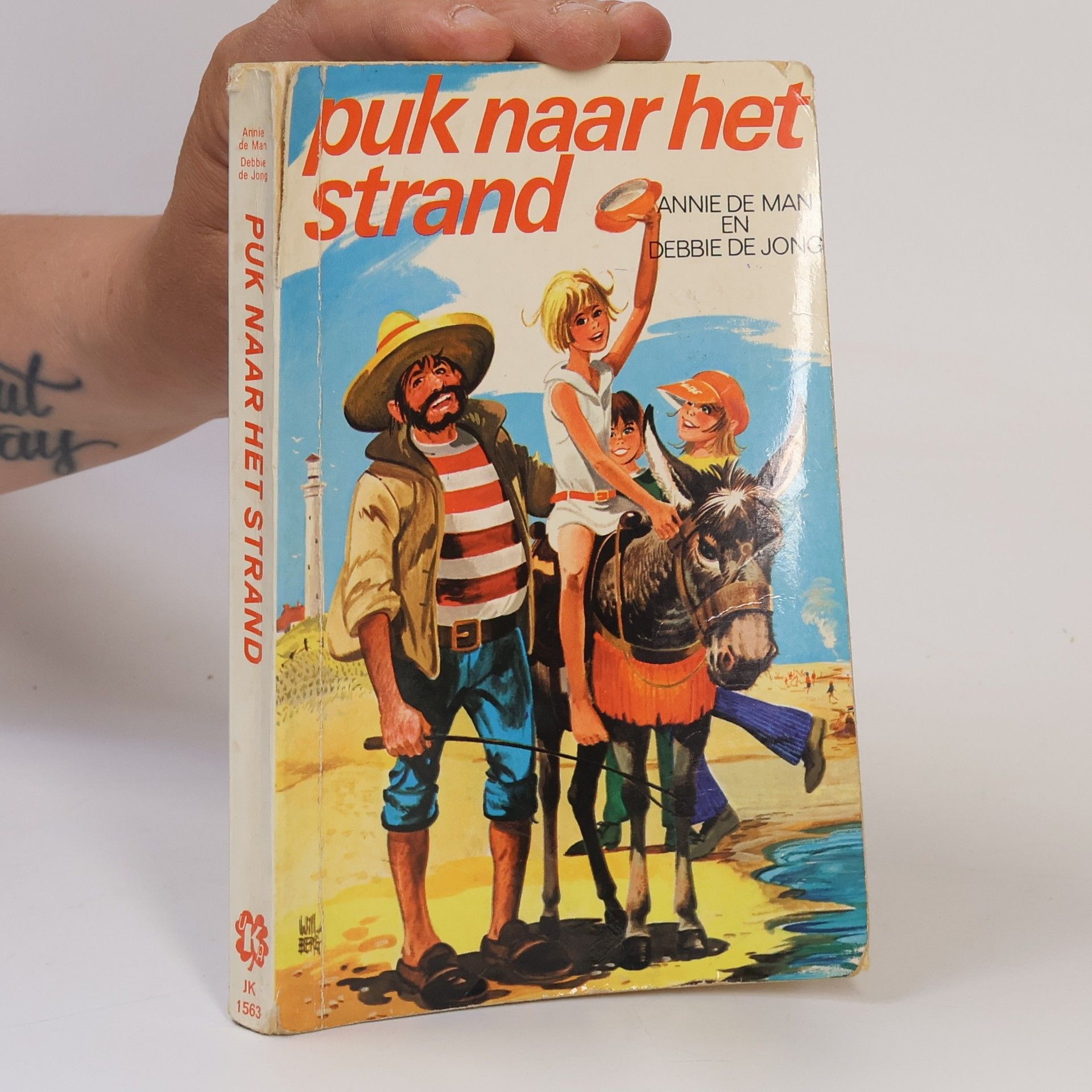 Annie de Man Puk naar het strand