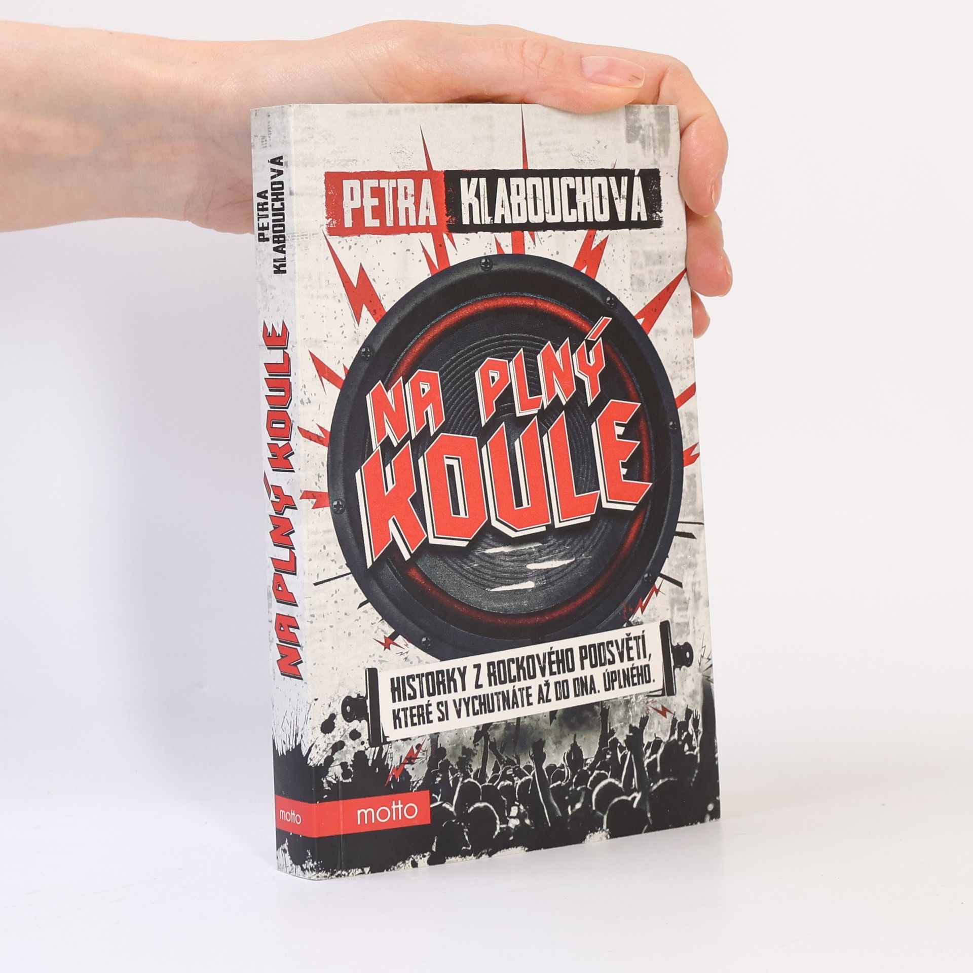 Petra Klabouchová Na plný koule : historky z rockového podsvětí, které si vychutnáte až do dna - úplného