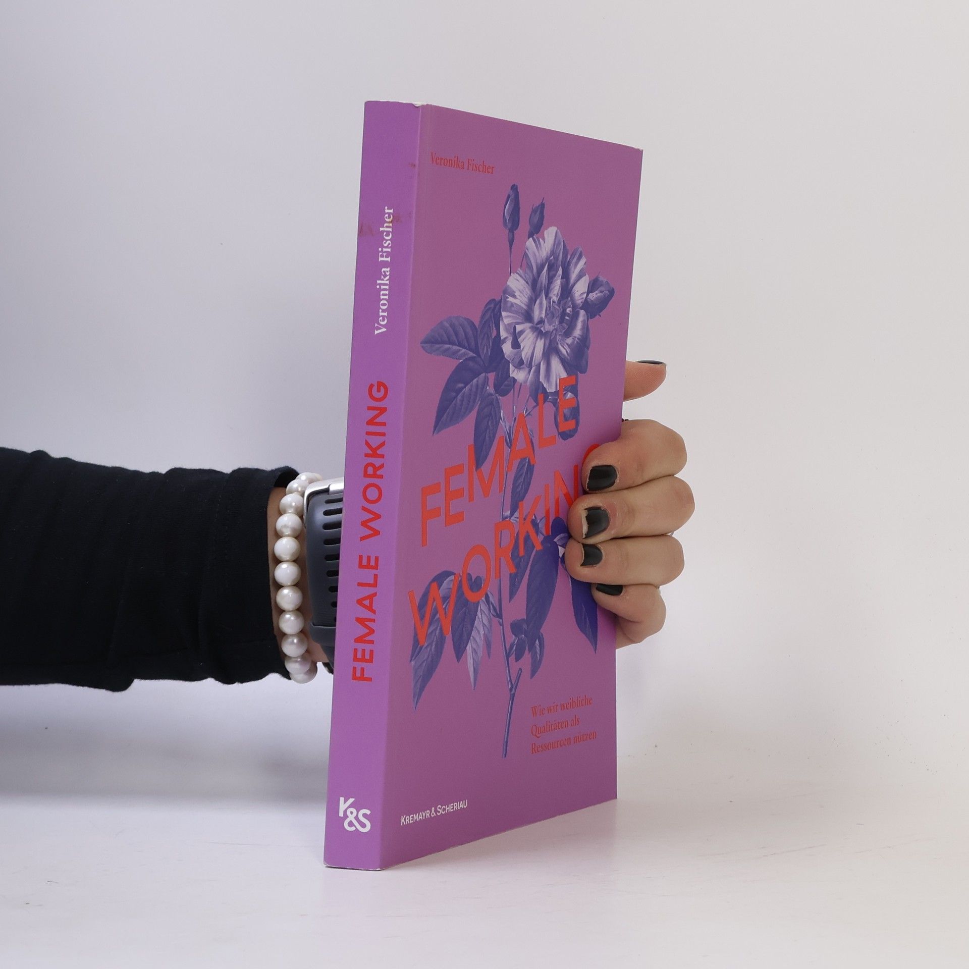 Veronika Fischer Female Working