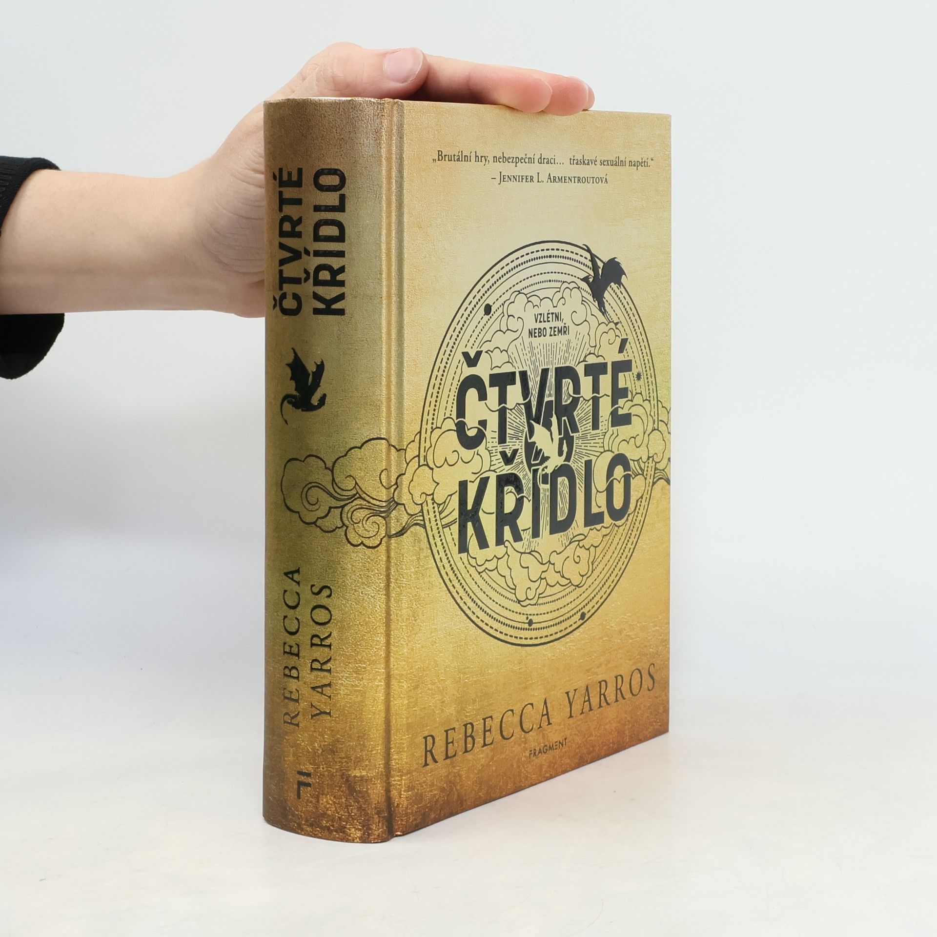 Rebecca Yarros Čtvrté křídlo