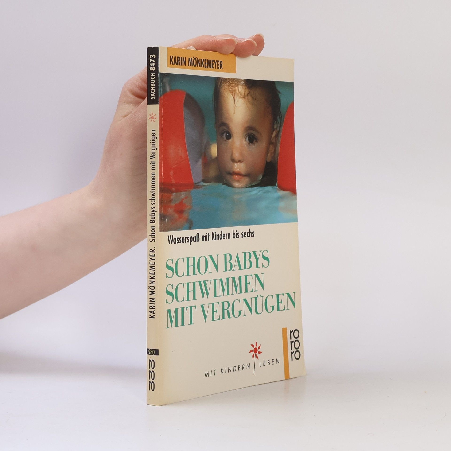 Schon Babys schwimmen mit Vergnügen