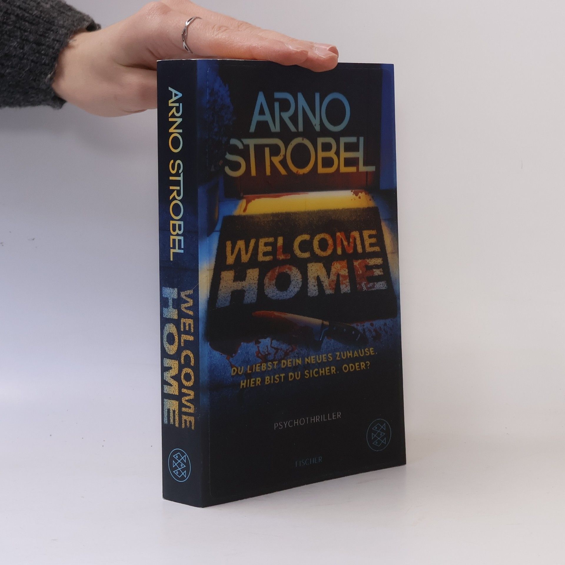 Arno Strobel Welcome Home – Du liebst dein neues Zuhause. Hier bist du sicher. Oder?