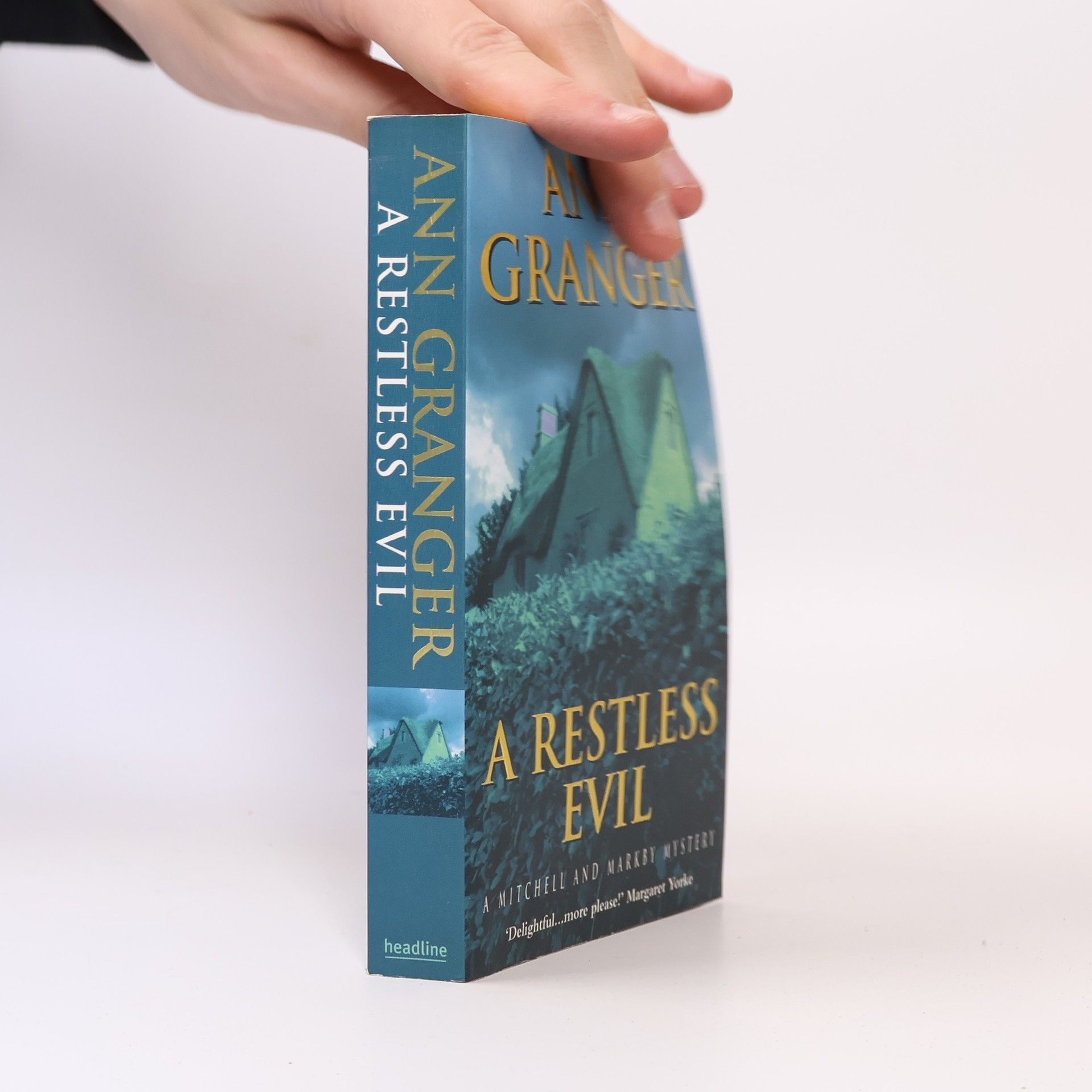 Ann Granger A Restless Evil