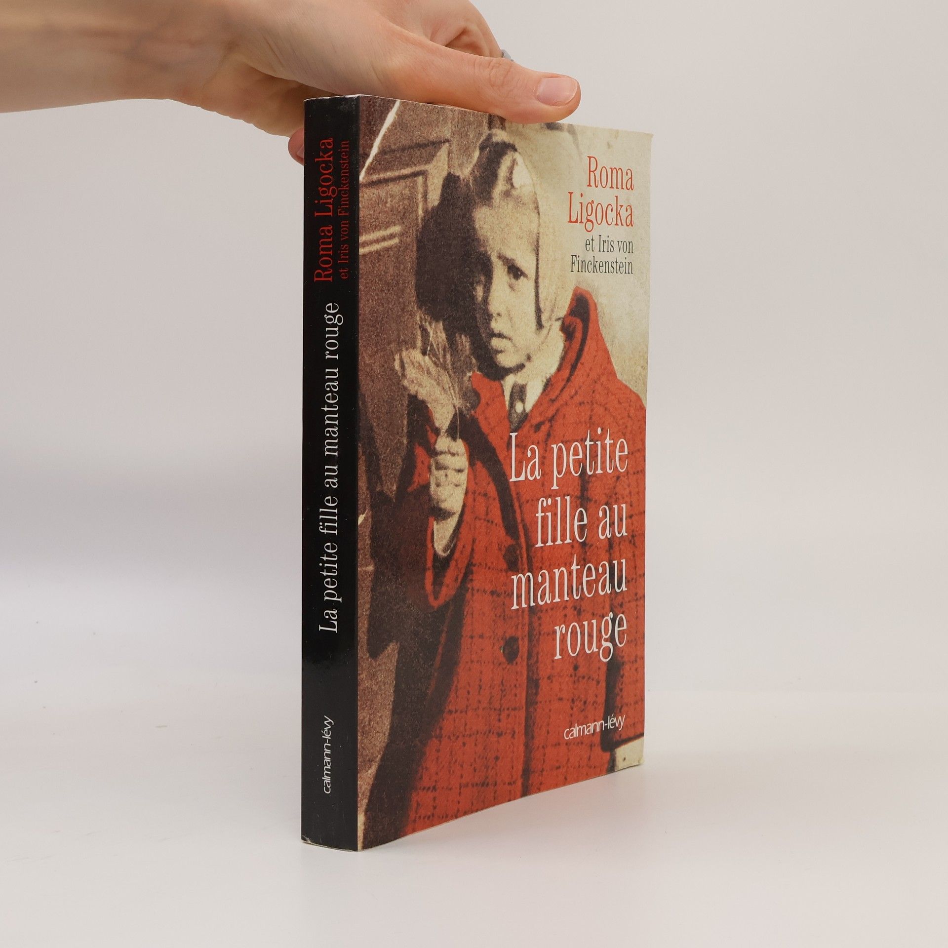 Iris von Finckenstein La petite fille au manteau rouge