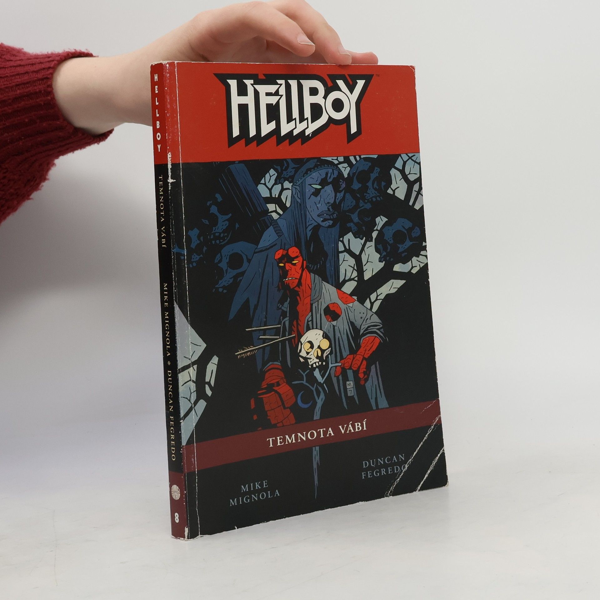 Mike Mignola Hellboy. Temnota vábí