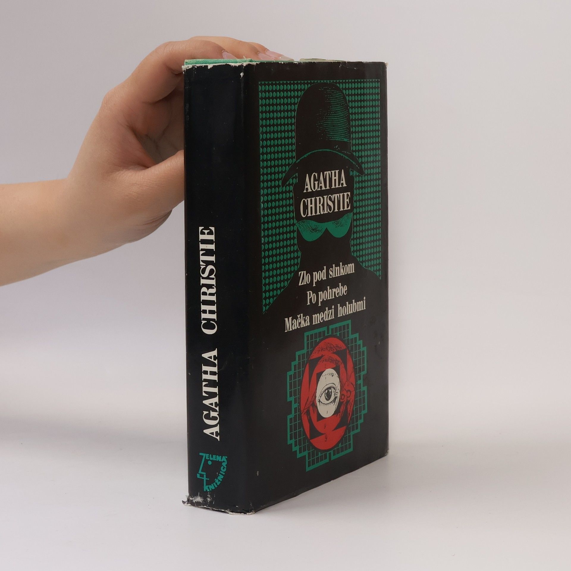 Agatha Christie Zlo pod slnkom. Po pohrebe. Mačka medzi holubmi