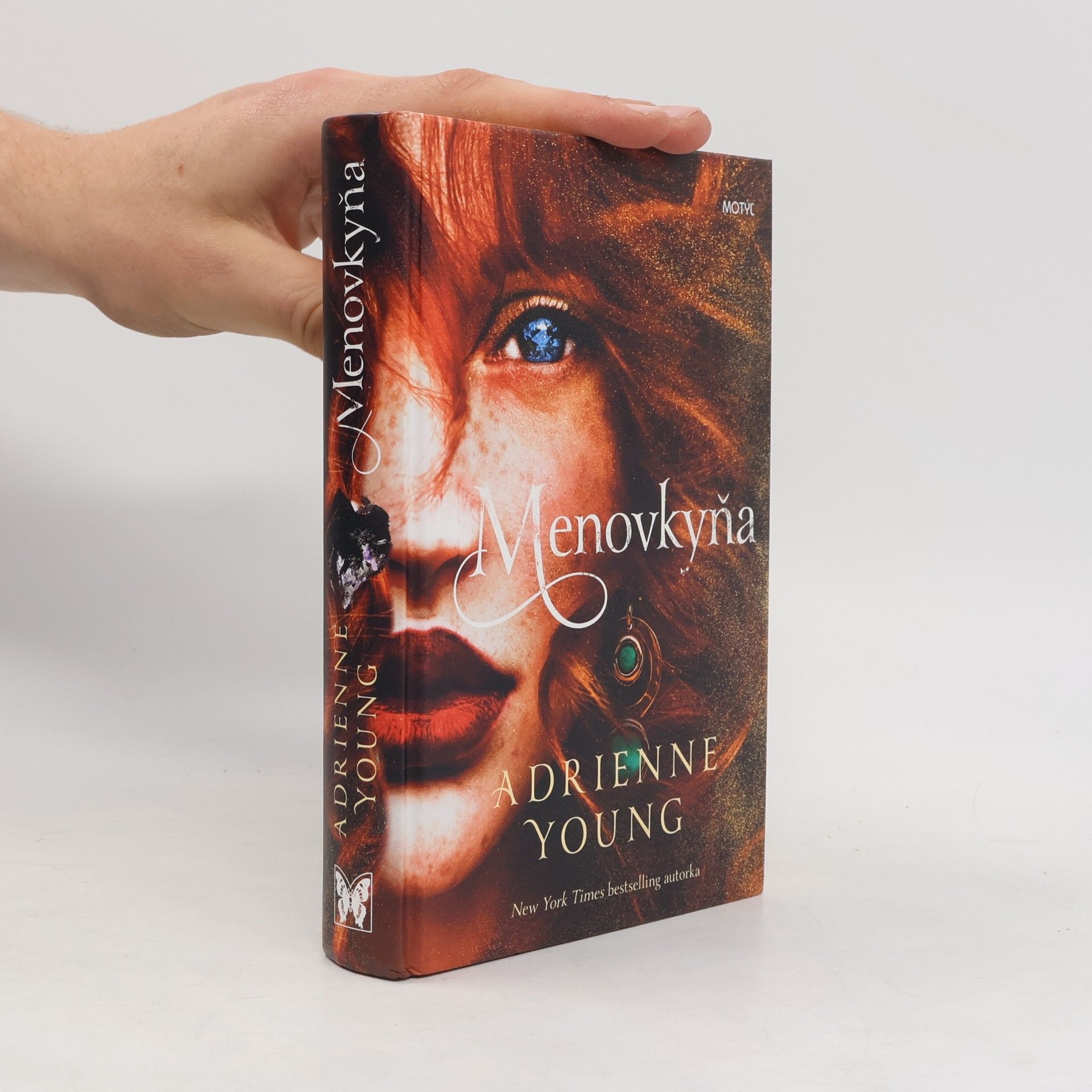 Adrienne Young Menovkyňa