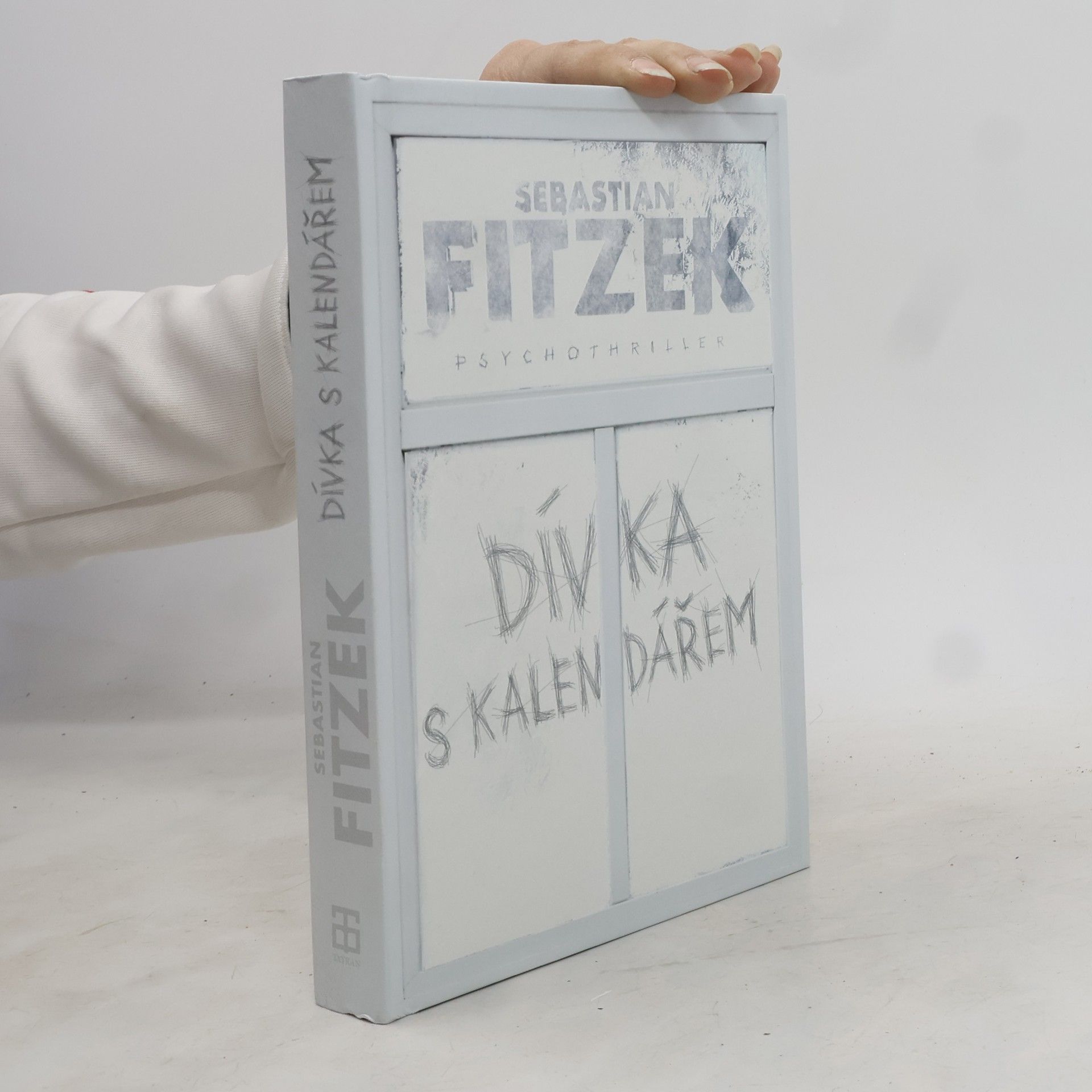 Dívka s kalendářem