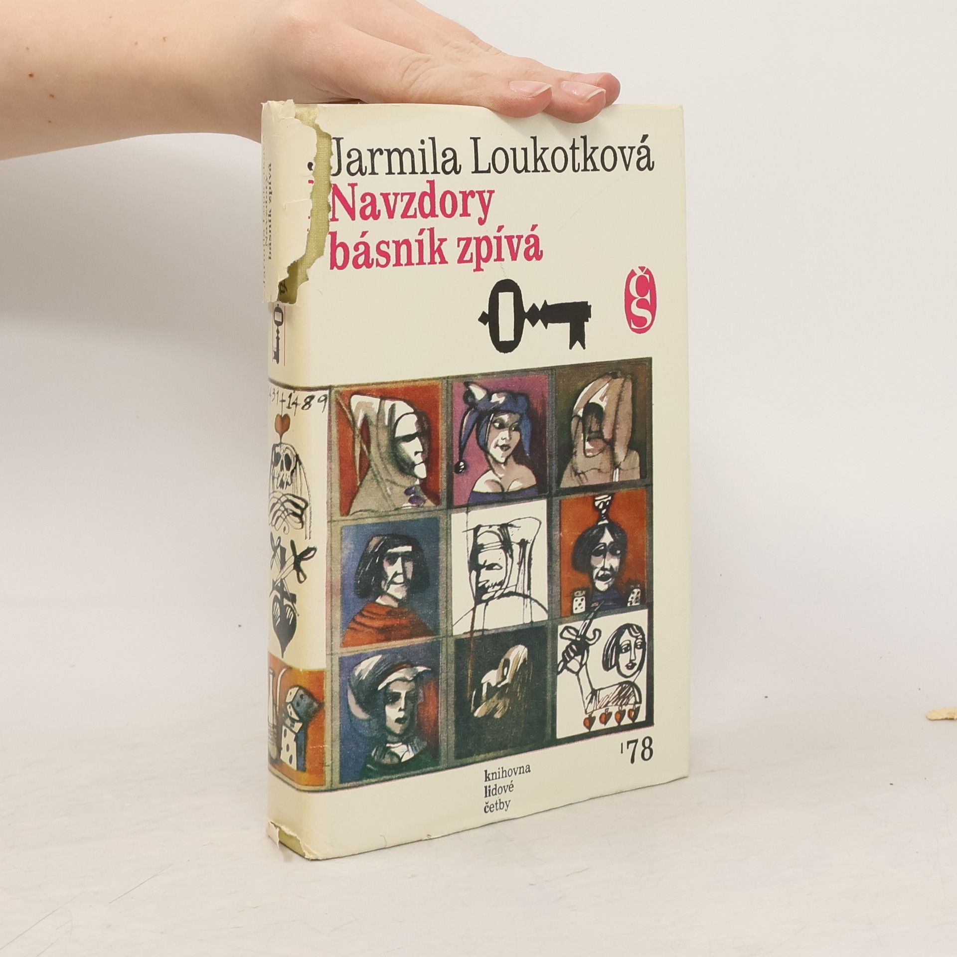Jarmila Loukotková Navzdory básník zpívá