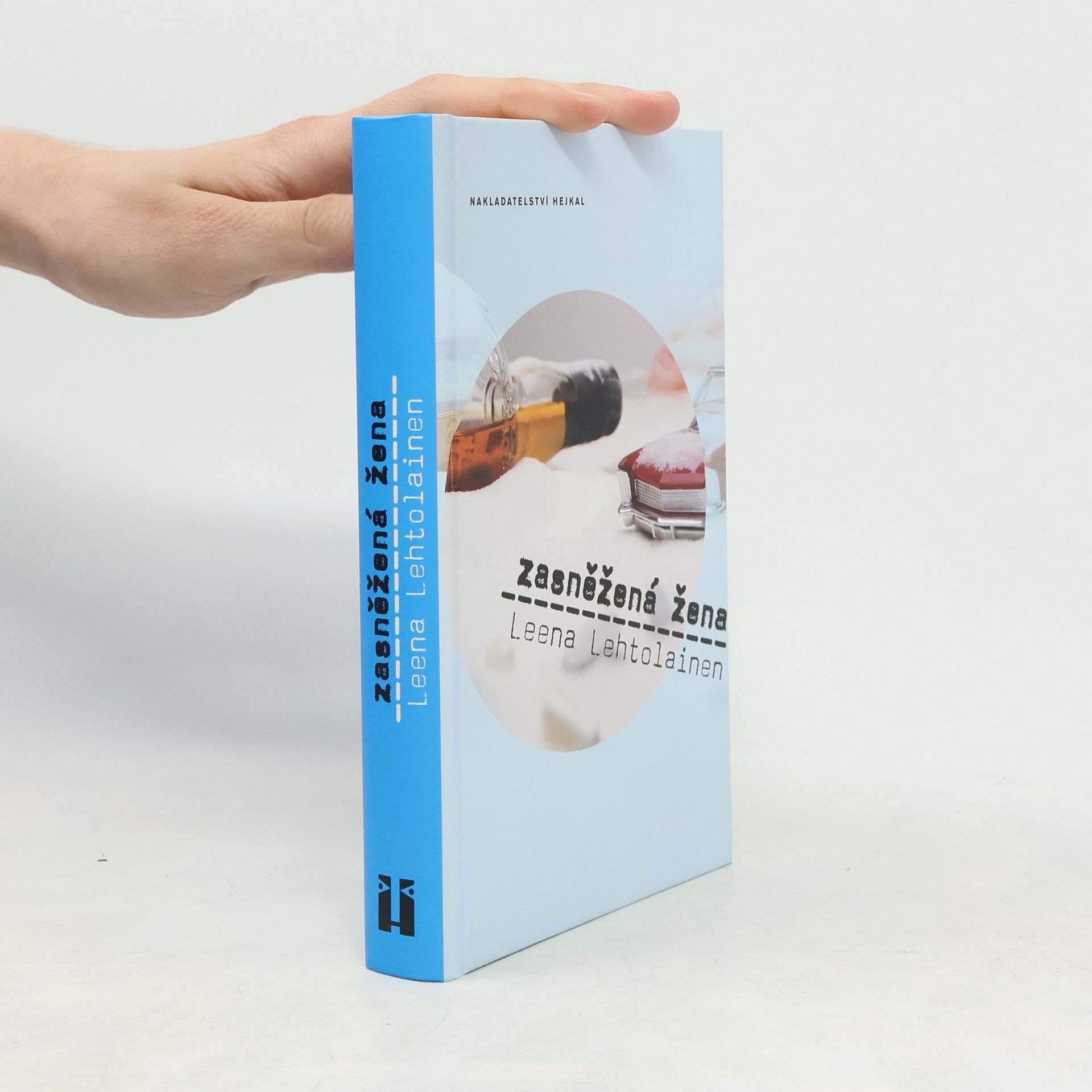 Leena Lehtolainen Zasněžená žena