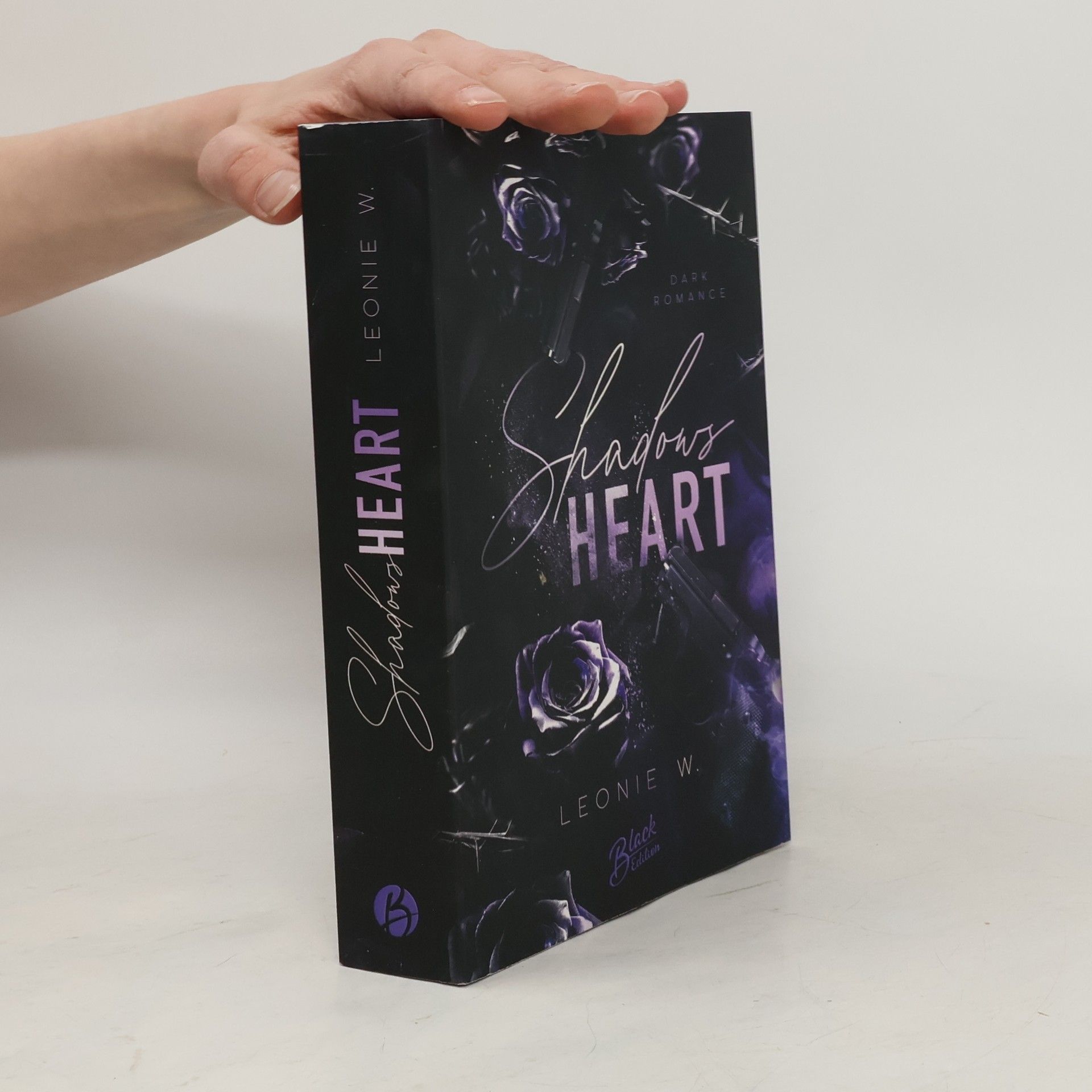 Leonie W. Shadow's Heart