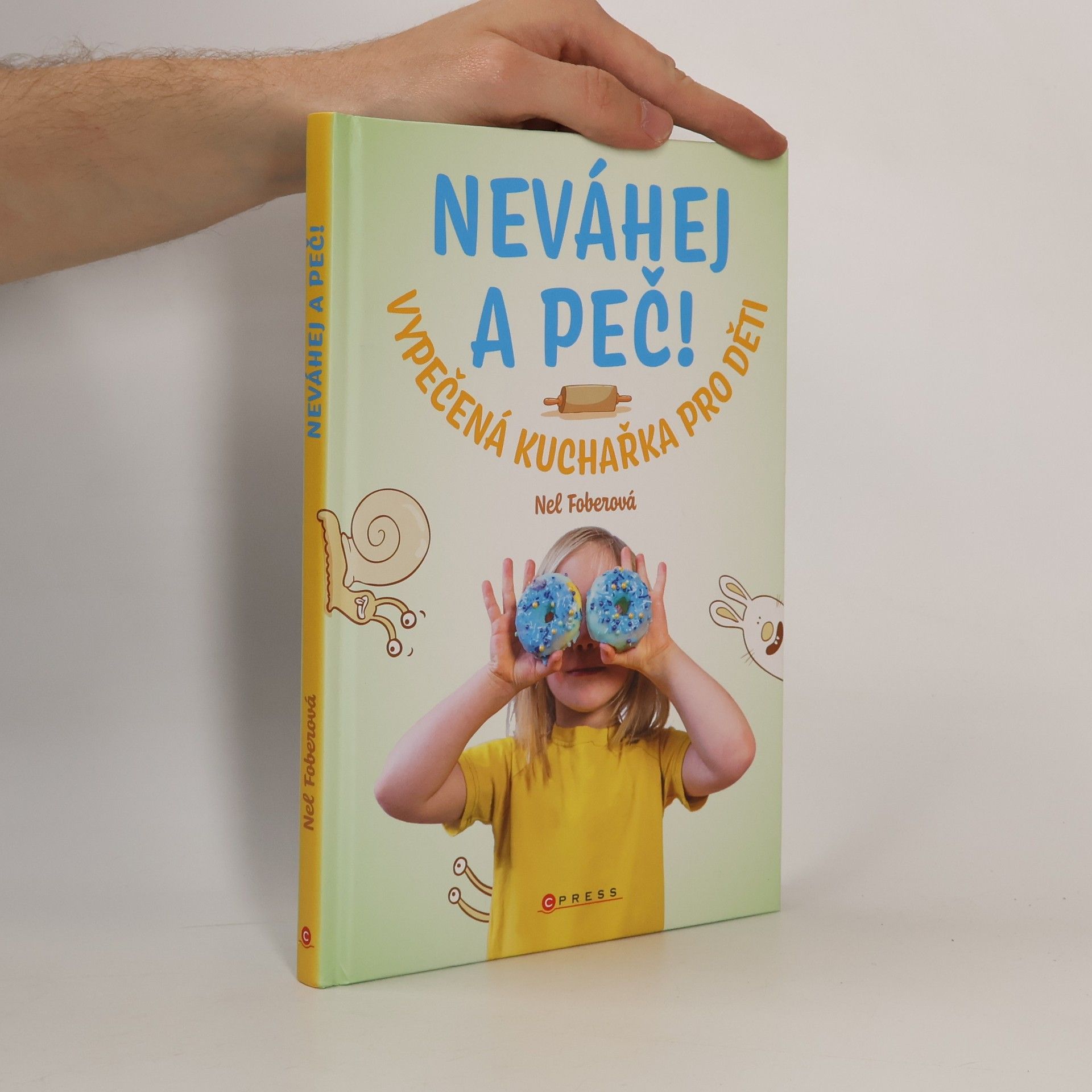 Nela Foberová Neváhej a peč! : vypečená kuchařka pro děti