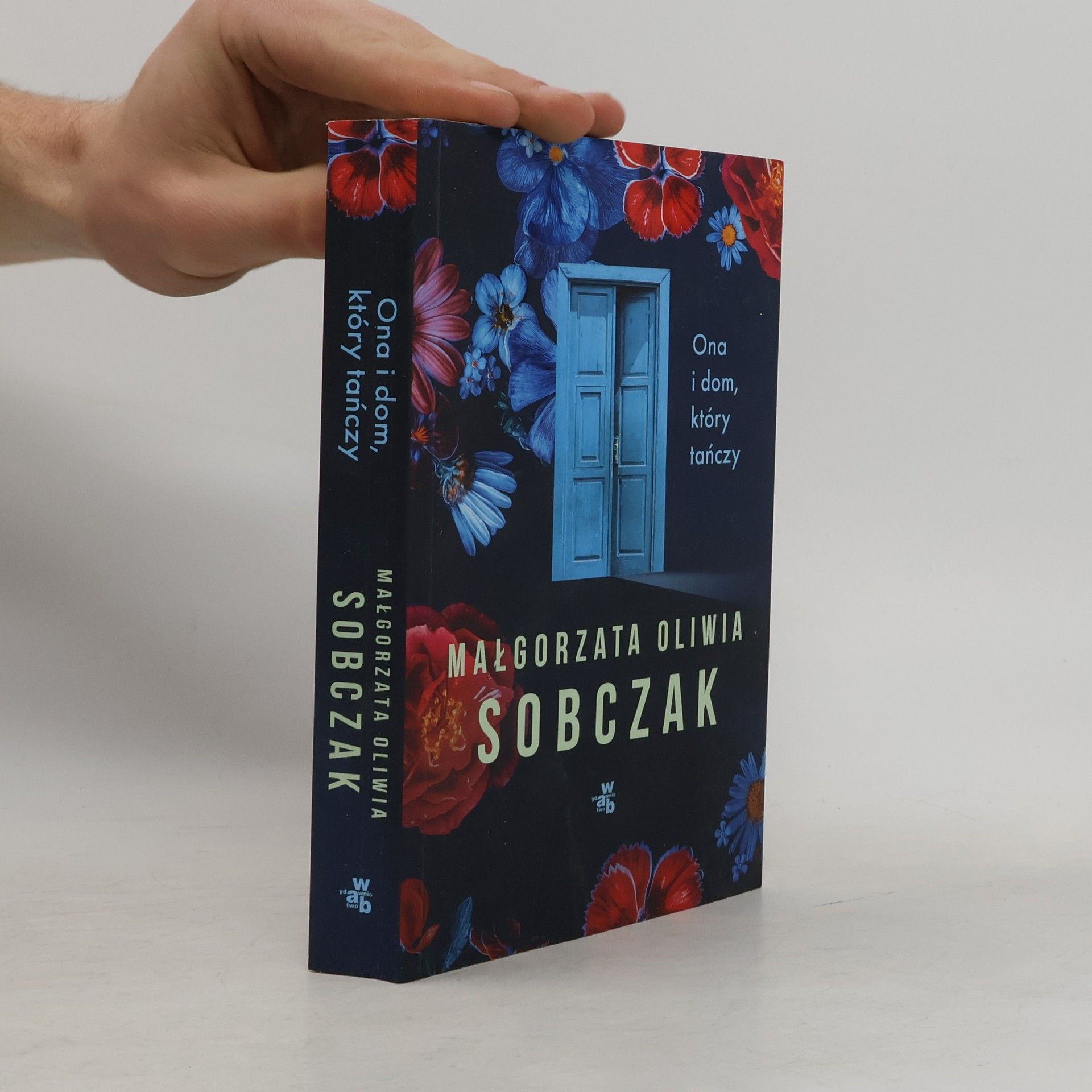 Ona i dom, który tańczy