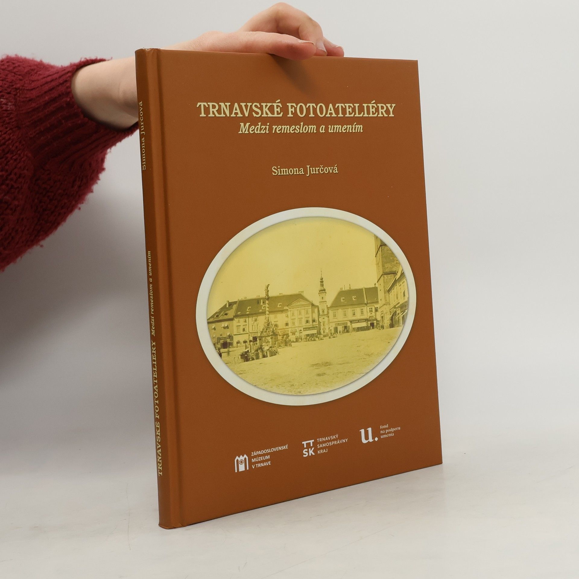 Simonne Jurčová Trnavské fotoateliéry : medzi remeslom a umením