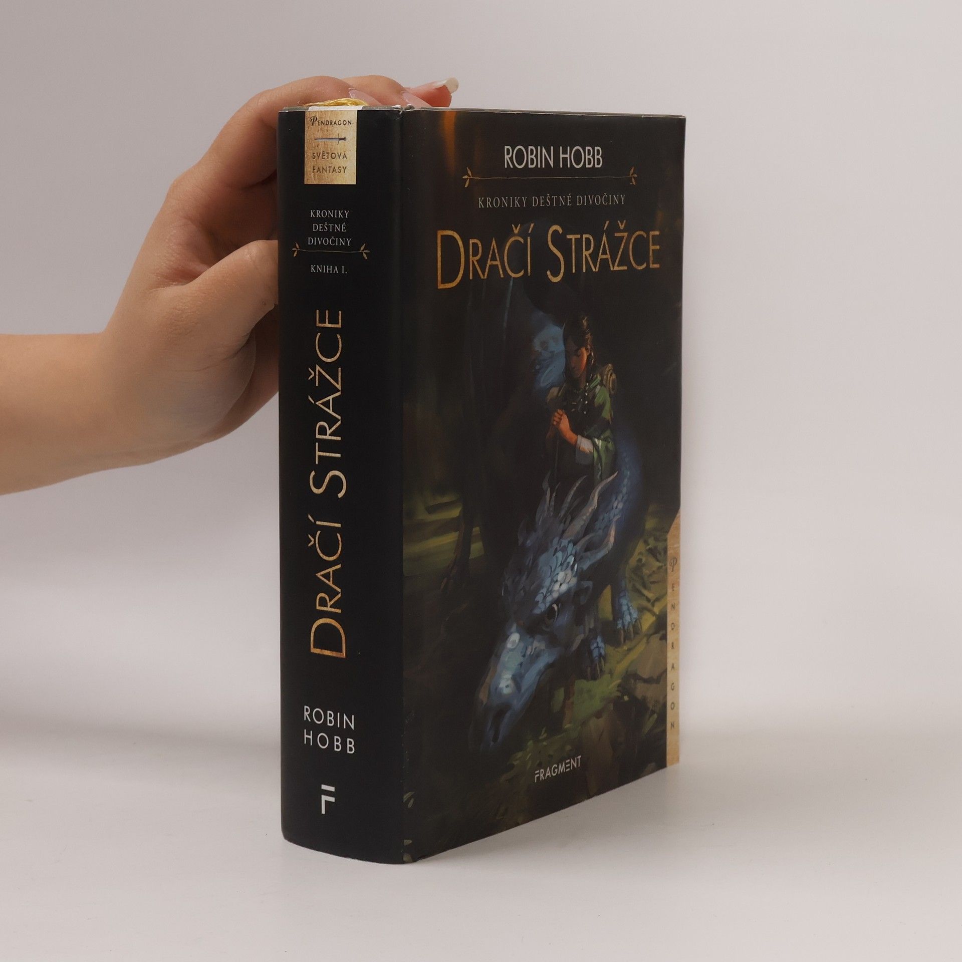 Robin Hobb Kroniky Deštné divočiny. Dračí strážce