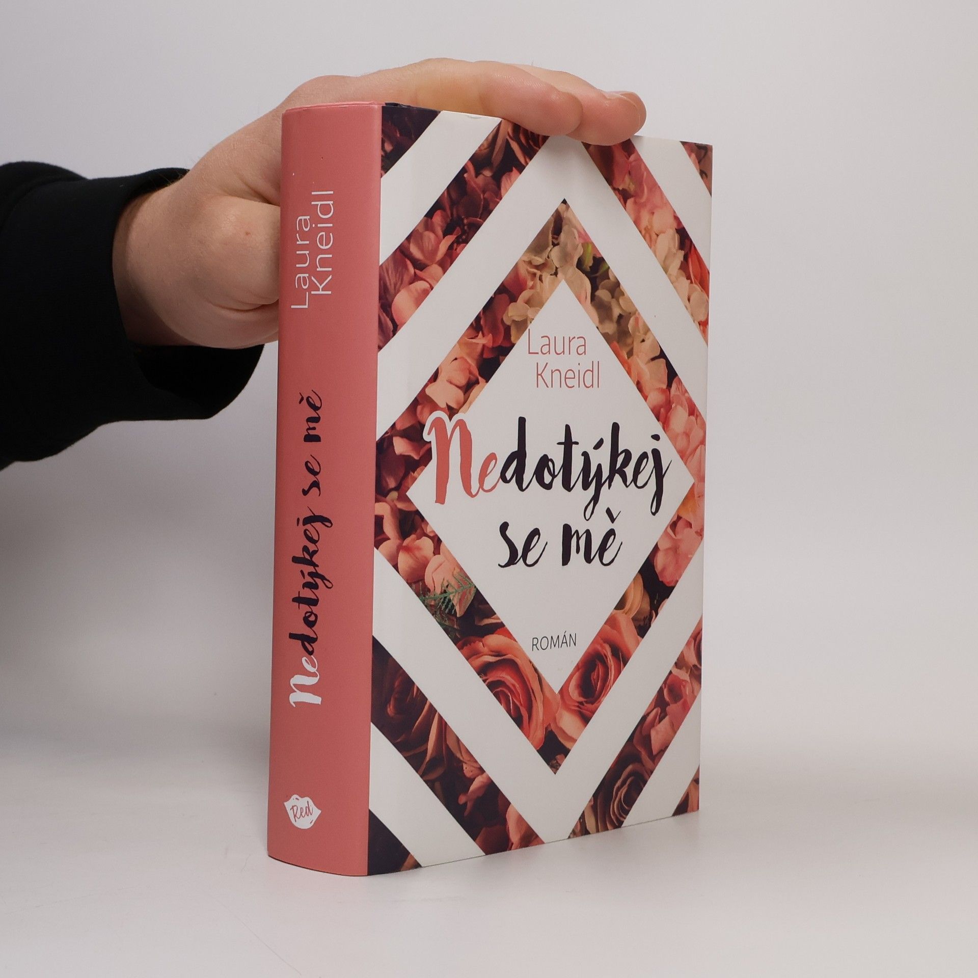 Laura Kneidl Nedotýkej se mě