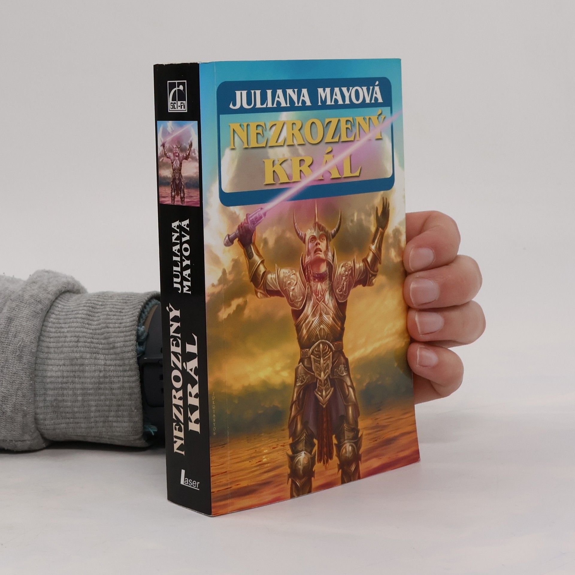 Julian May Nezrozený král